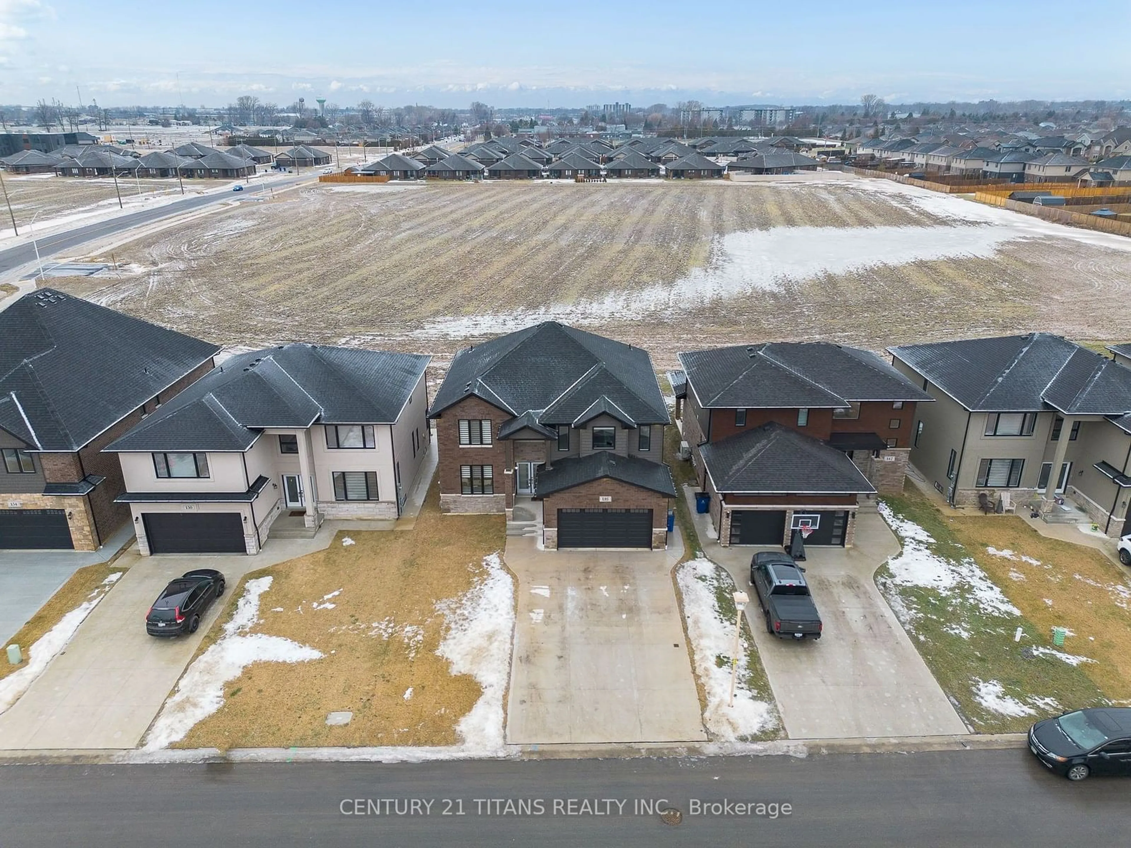 A pic from outside/outdoor area/front of a property/back of a property/a pic from drone, unknown for 146 Tuscany Tr, Chatham-Kent Ontario N7M 0R9