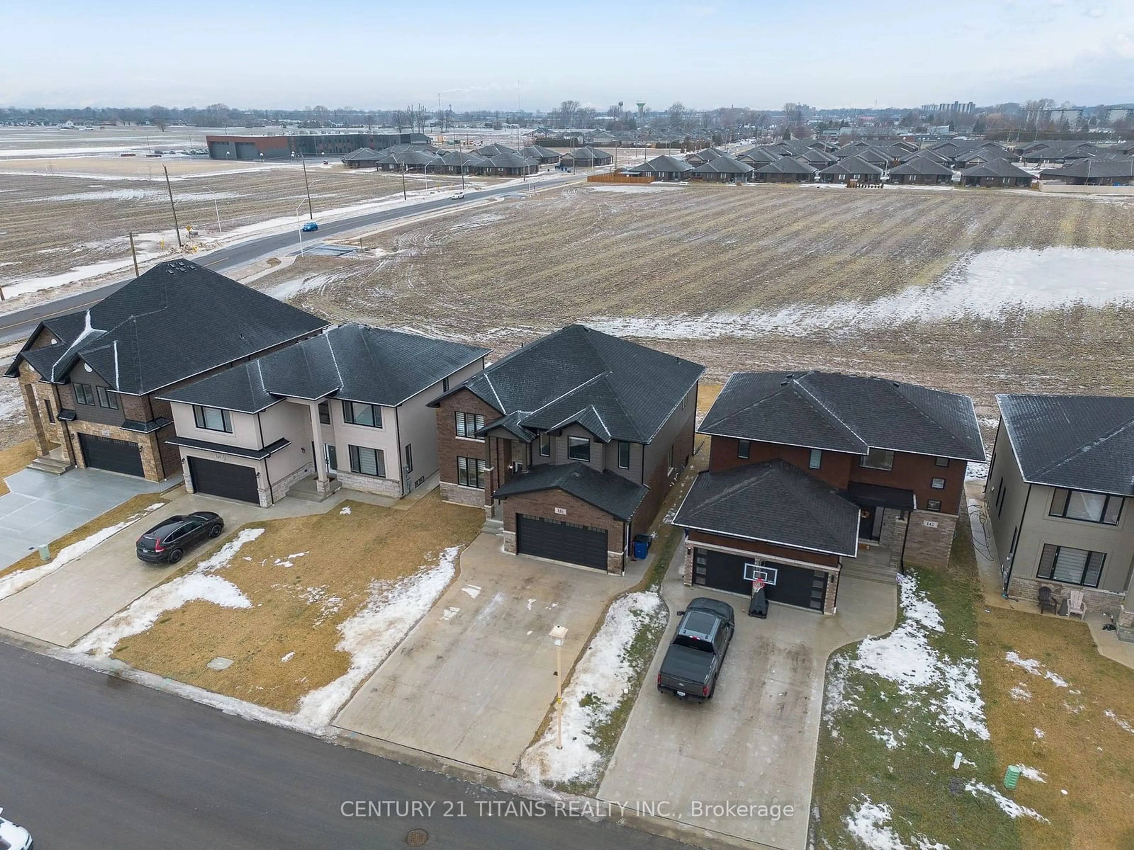 A pic from outside/outdoor area/front of a property/back of a property/a pic from drone, street for 146 Tuscany Tr, Chatham-Kent Ontario N7M 0R9