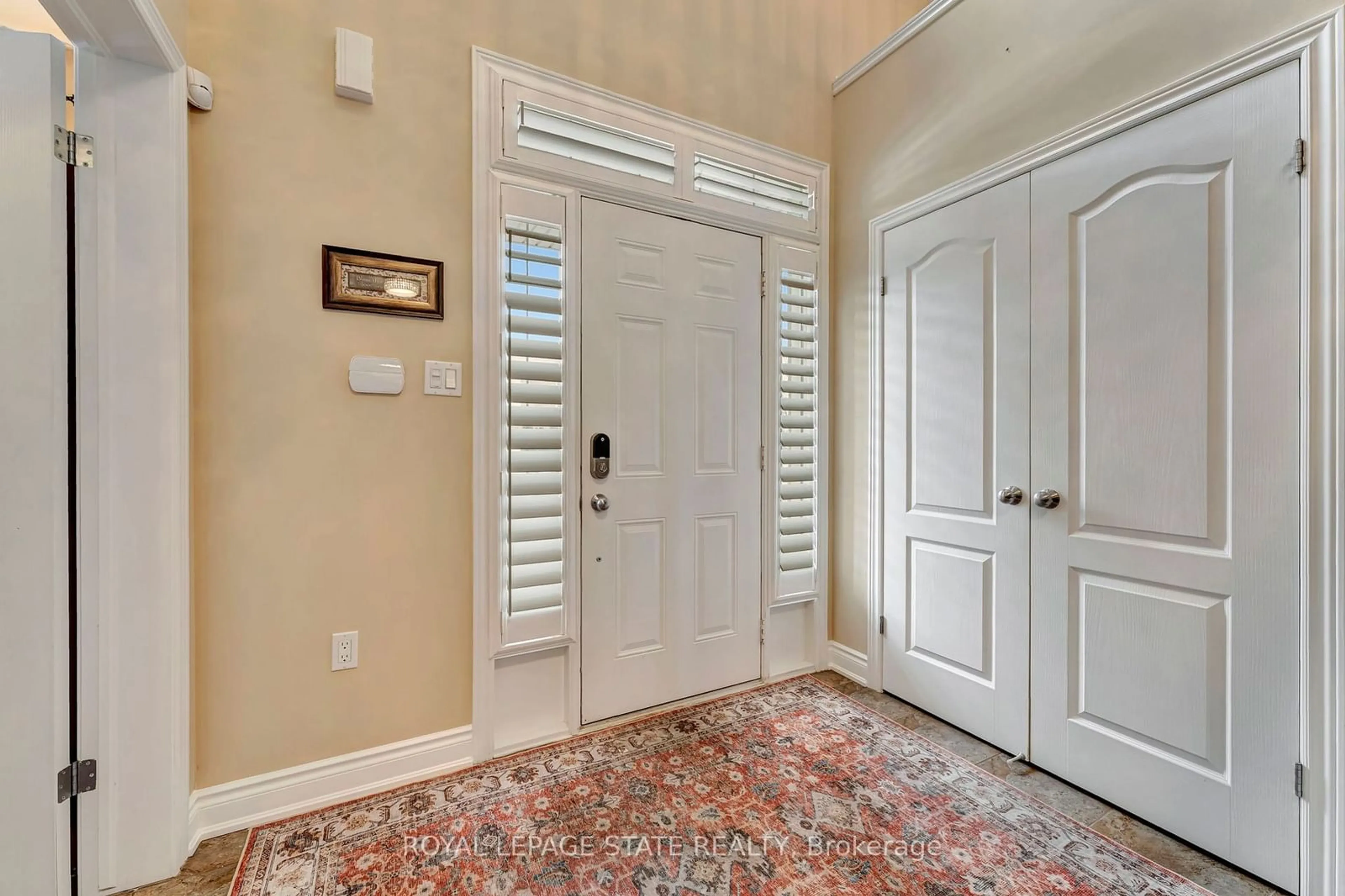 Indoor entryway for 267 Mothers St, Hamilton Ontario L9B 0E2