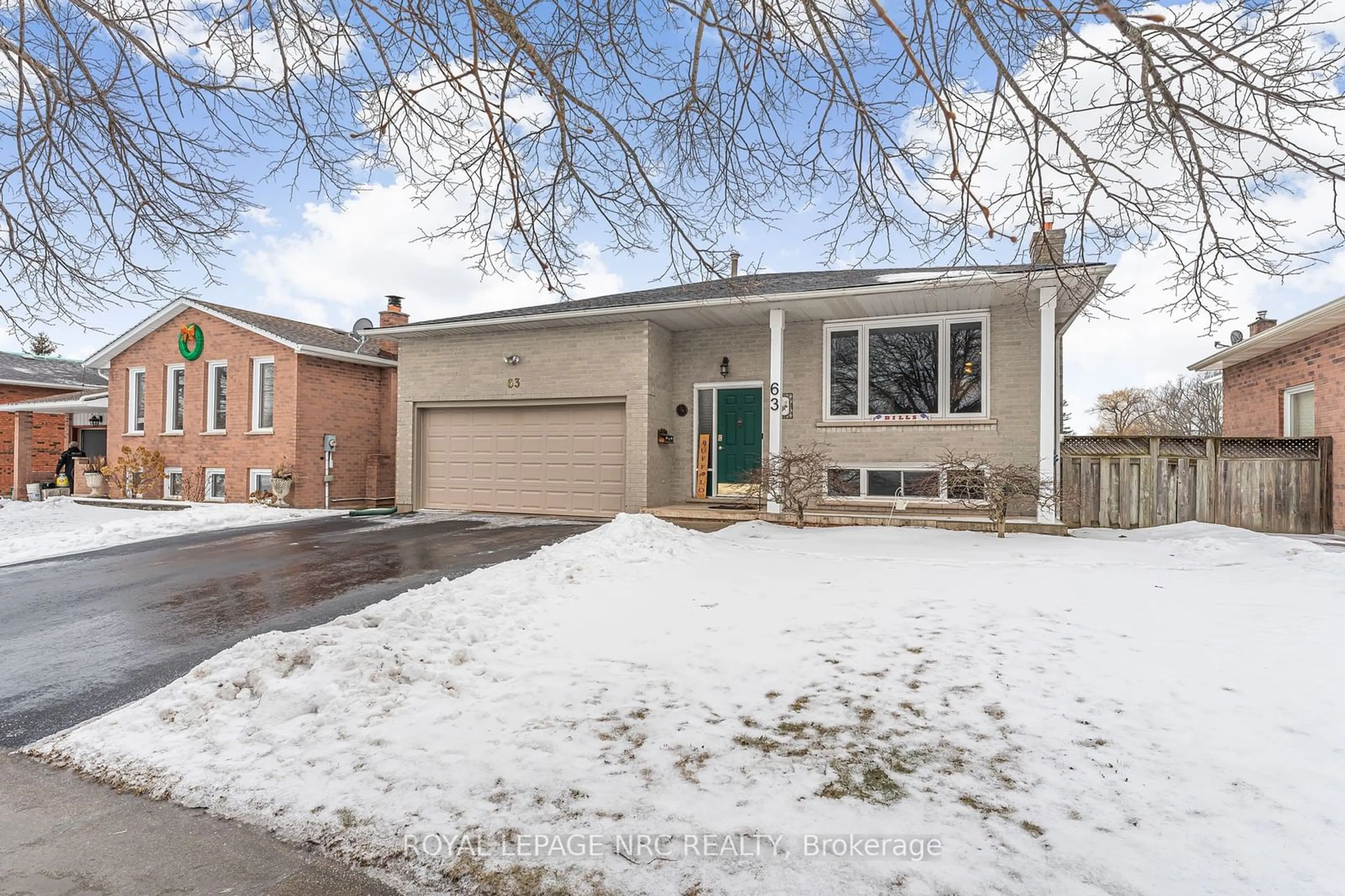 Home with brick exterior material, street for 63 Bridlewood Dr, Welland Ontario L3C 6J7