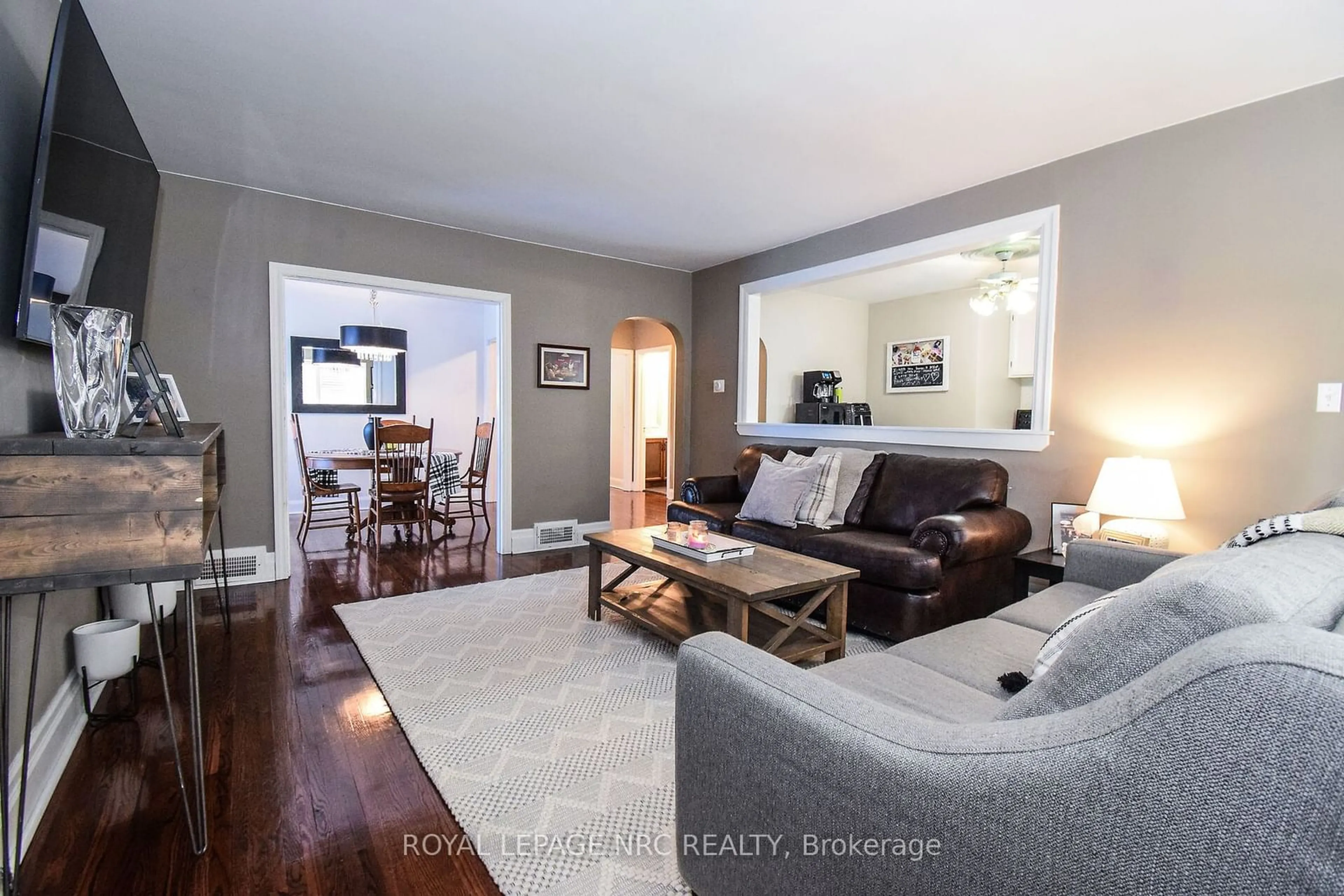 Living room with furniture, wood/laminate floor for 21 Cameron Rd, St. Catharines Ontario L2P 3E1