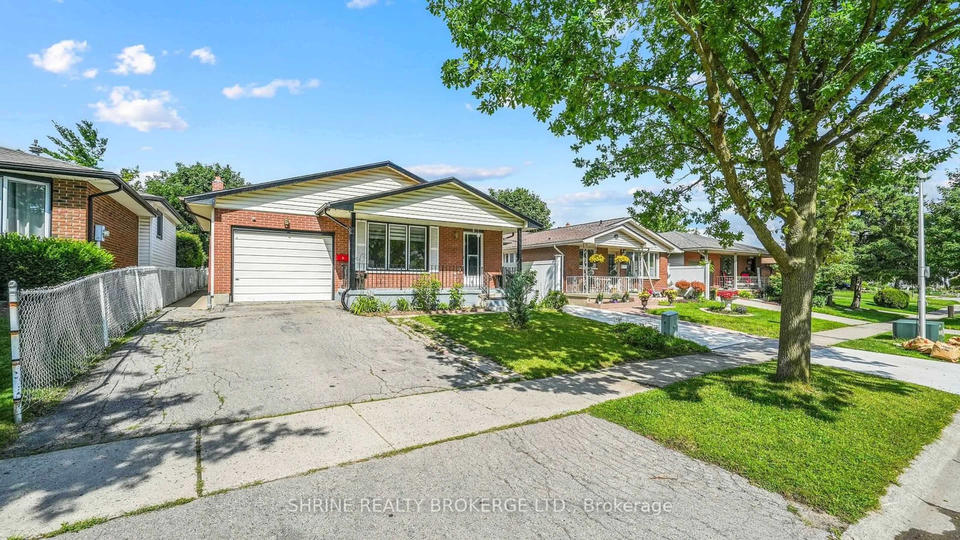 Unknown for 8 Poplar Cres, London Ontario N6E 2N4