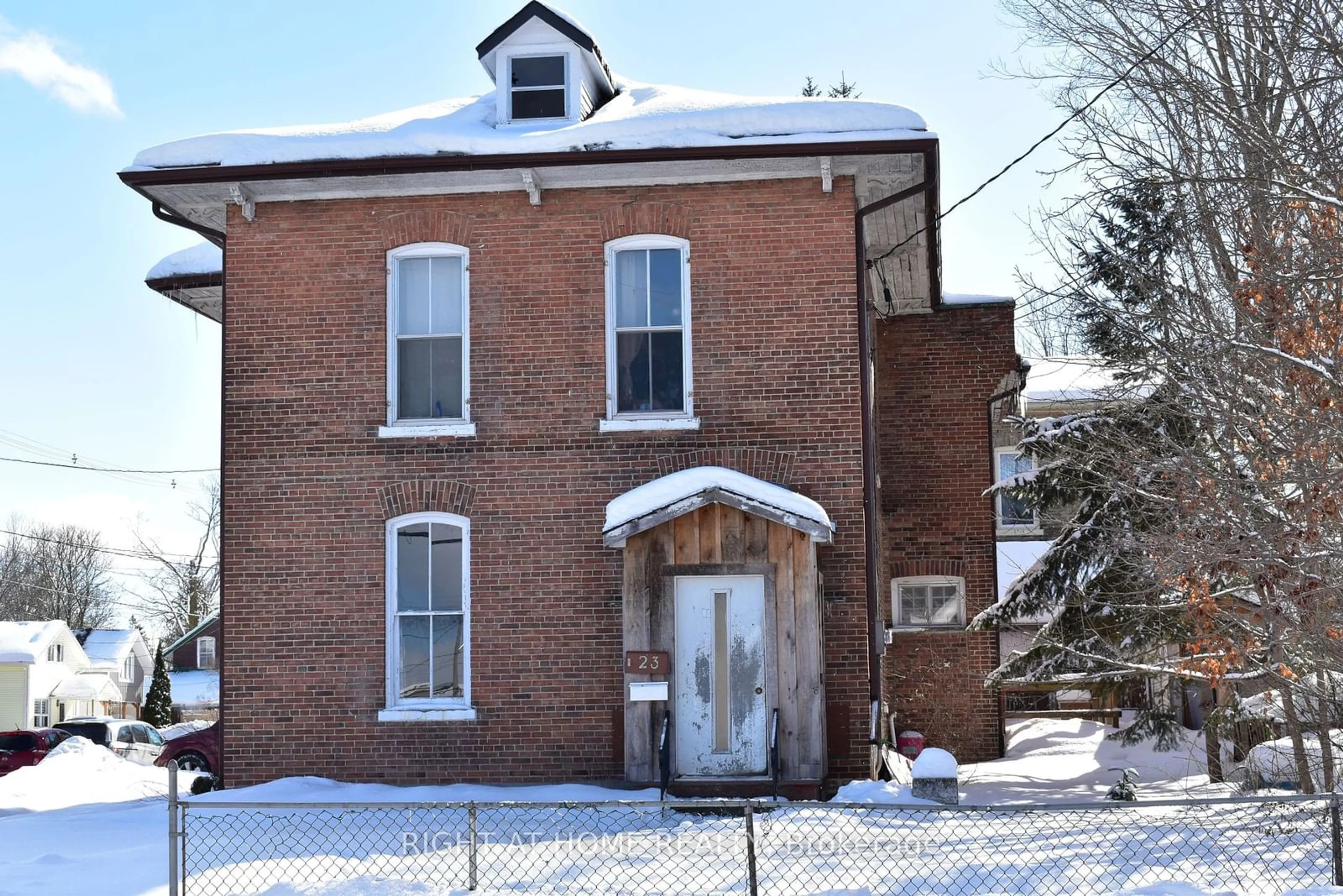 Home with brick exterior material, building for 23 Glenelg St, Kawartha Lakes Ontario K9V 2T9