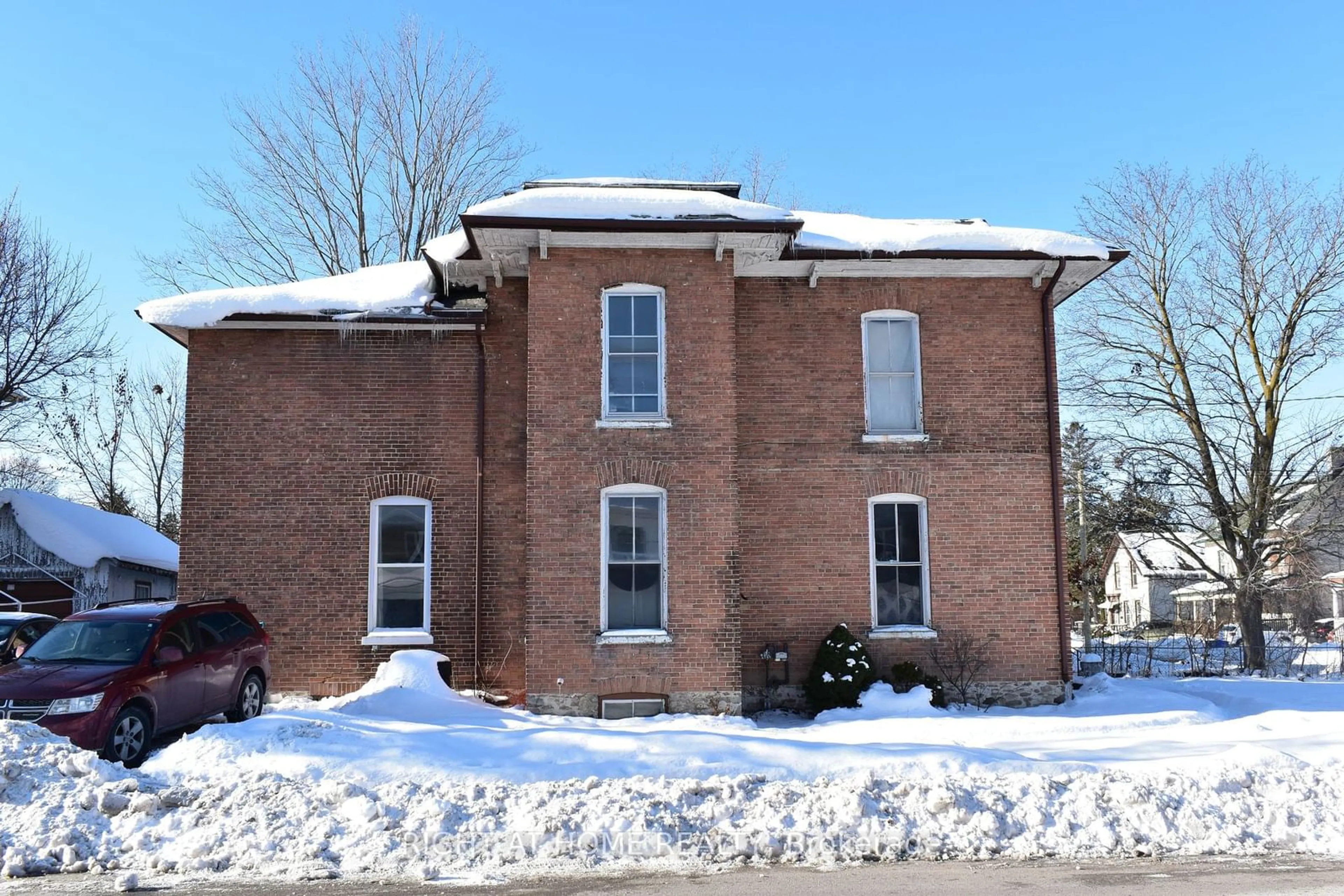 Home with brick exterior material, building for 23 Glenelg St, Kawartha Lakes Ontario K9V 2T9