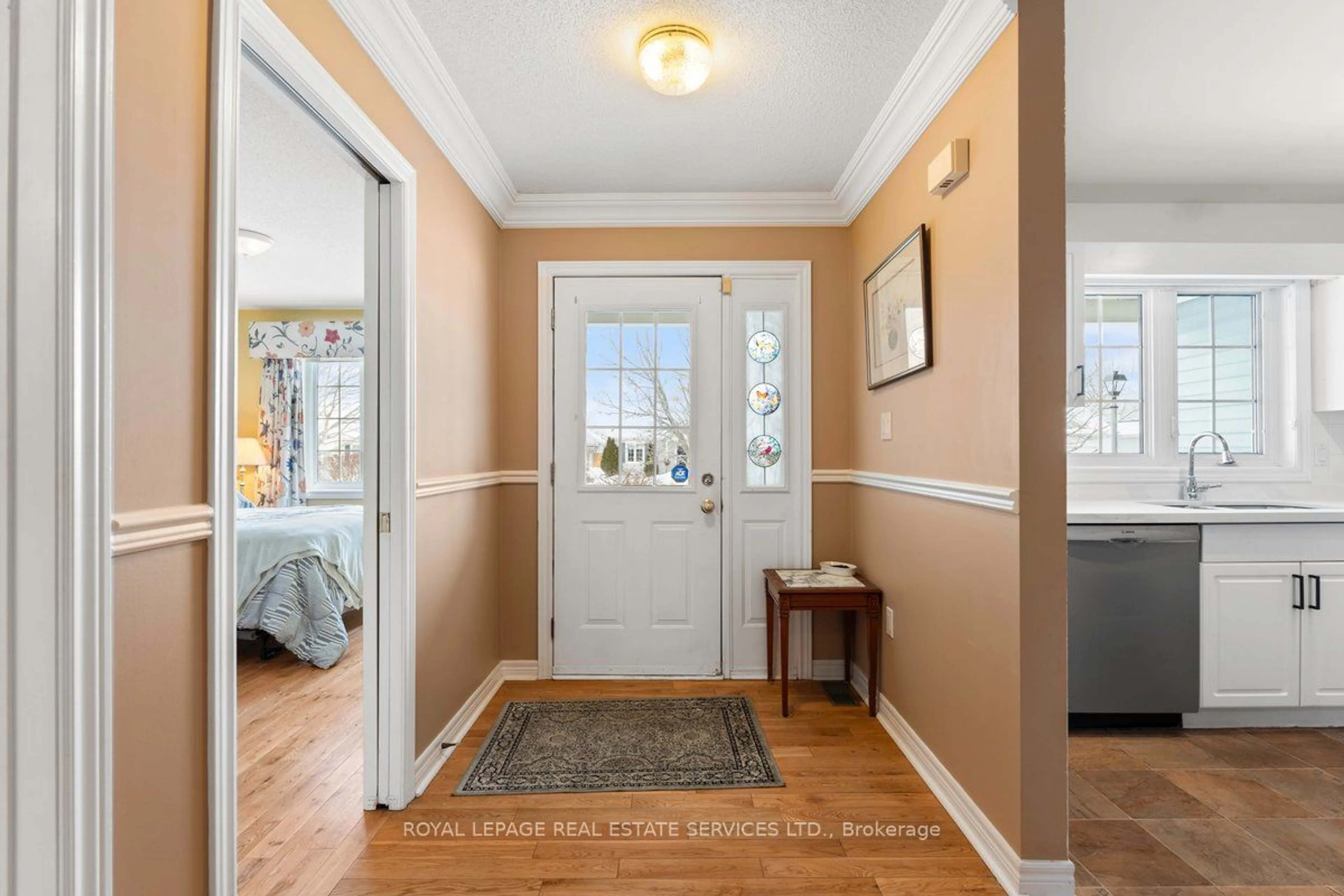 Indoor entryway for 24 Lockwood Dr, Brighton Ontario K0K 1H0