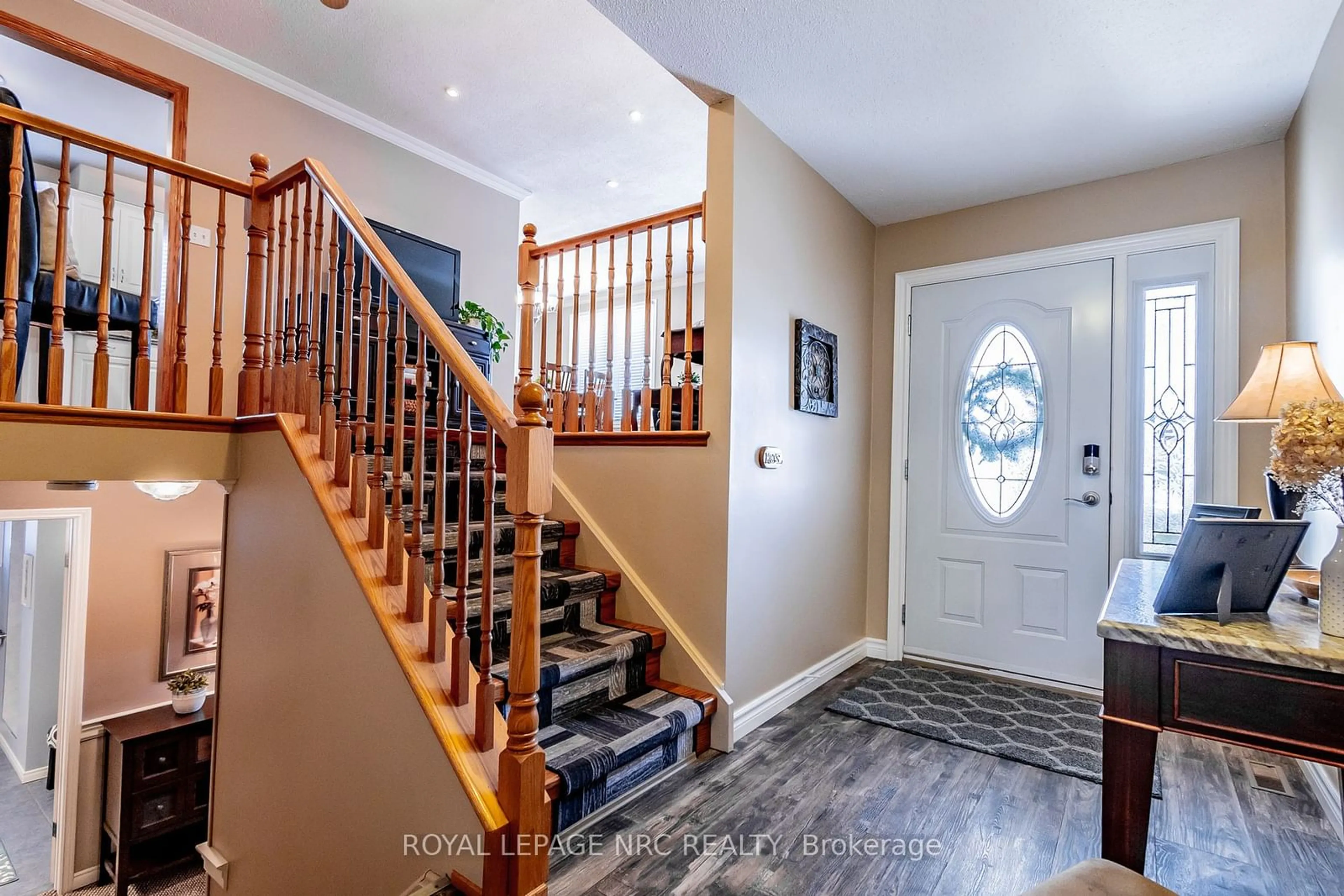 Indoor entryway for 139 Bridlewood Dr, Welland Ontario L3C 6H3