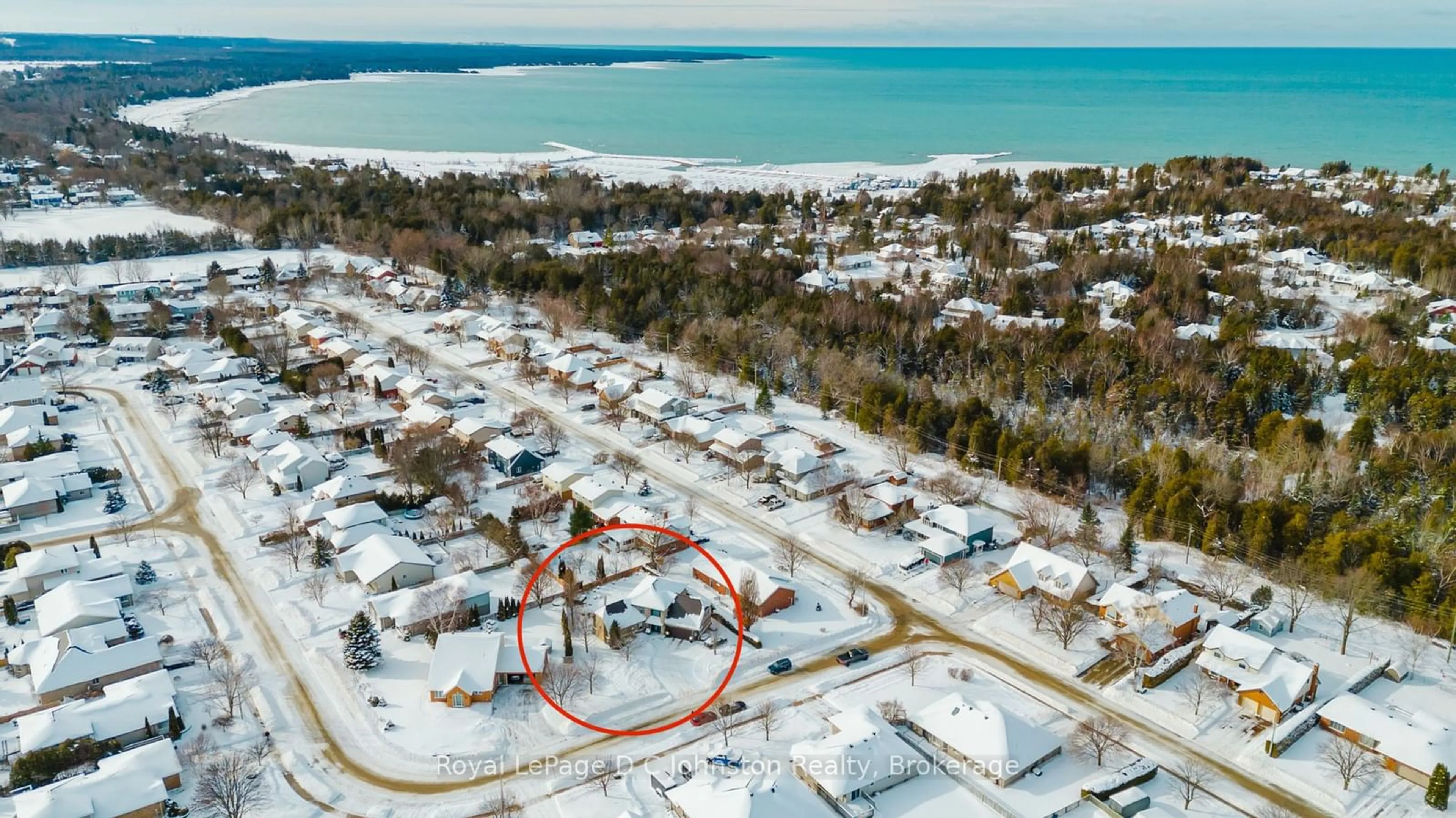 A pic from outside/outdoor area/front of a property/back of a property/a pic from drone, water/lake/river/ocean view for 924 Piccadilly Dr, Saugeen Shores Ontario N0H 2C2