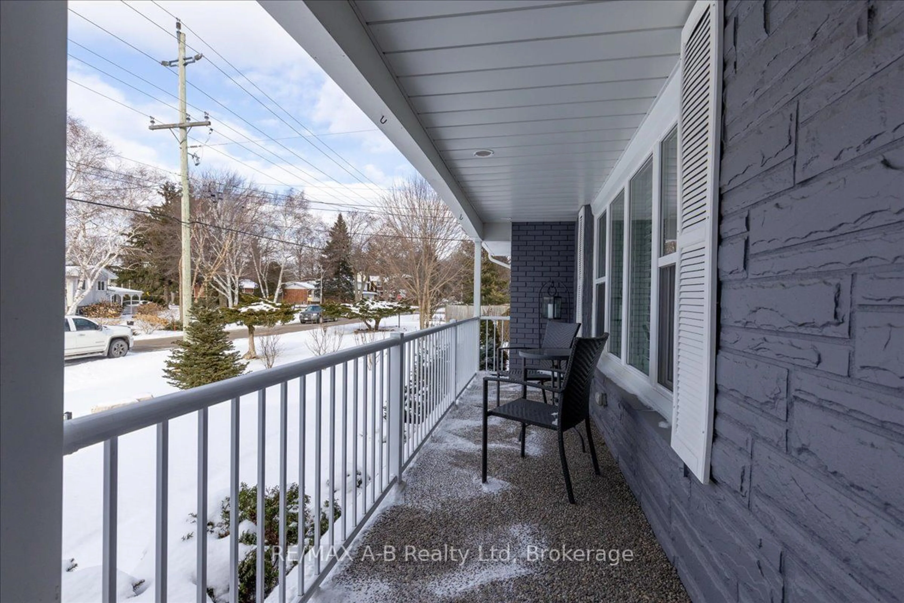 Balcony in the apartment, street for 684 Hiawatha Blvd, Hamilton Ontario L9G 3A5