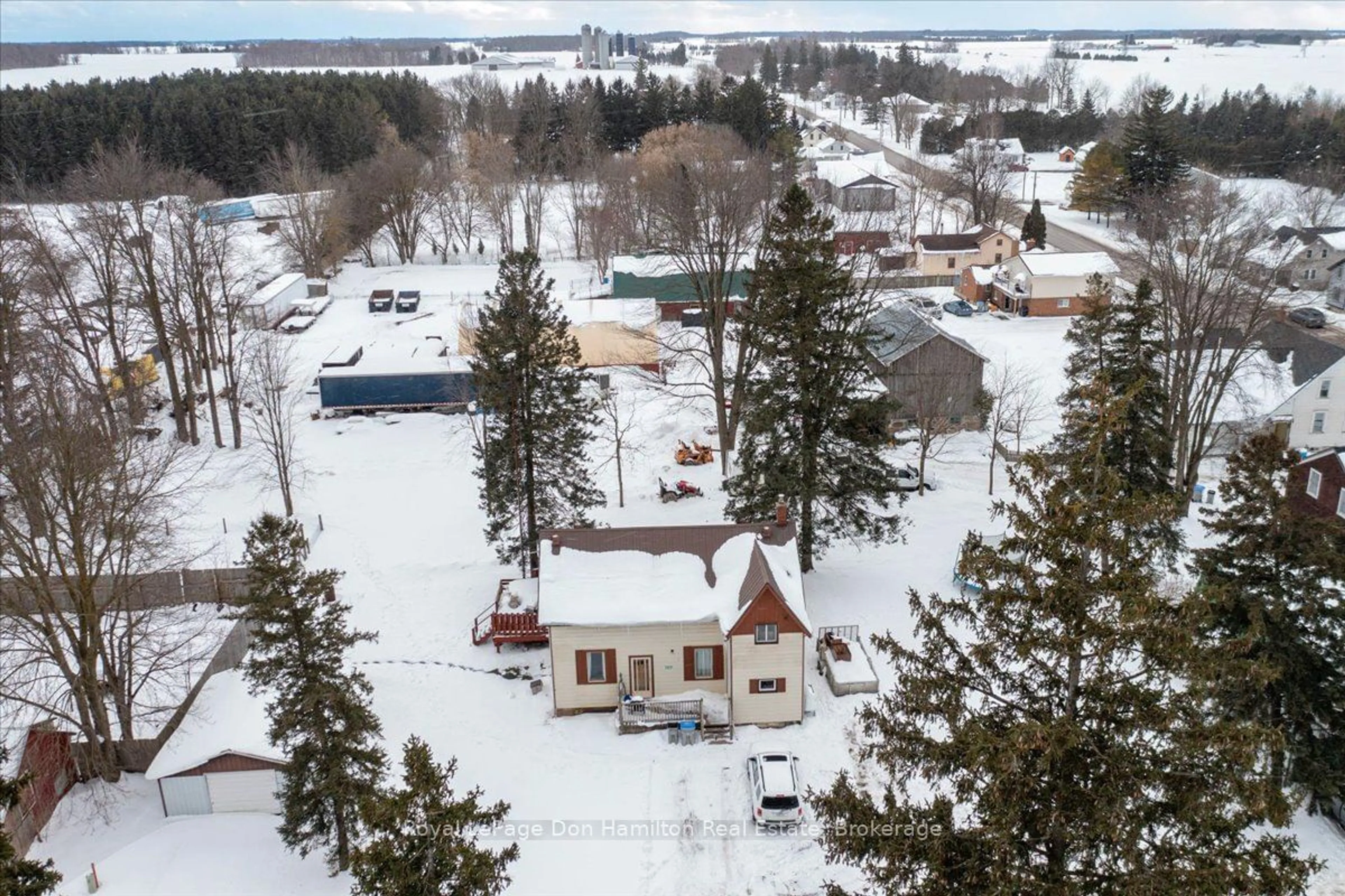 A pic from outside/outdoor area/front of a property/back of a property/a pic from drone, unknown for 4793 46 Line, Perth East Ontario N0K 1T0