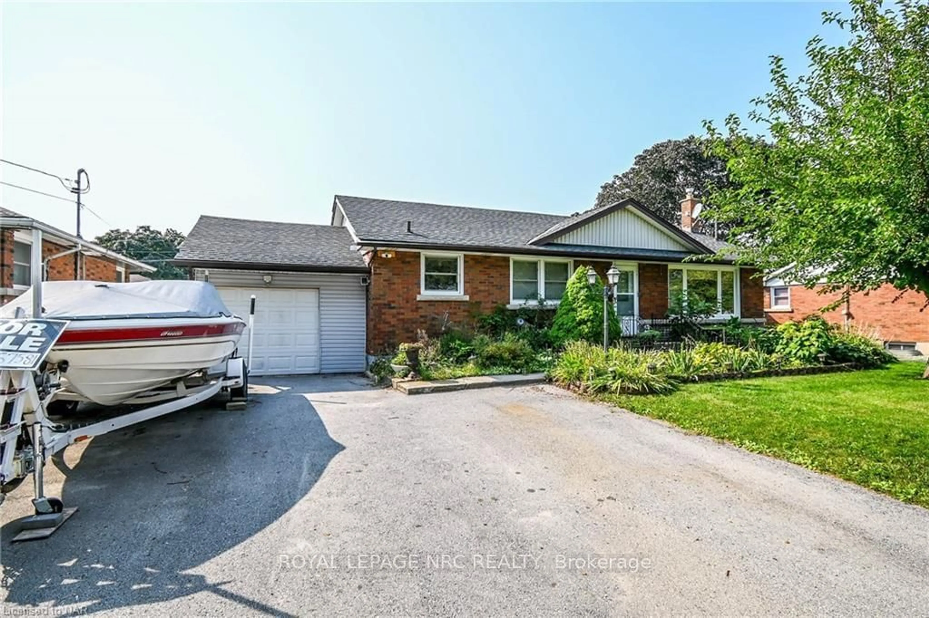 Home with brick exterior material, street for 449 BUNTING Rd, St. Catharines Ontario L2M 3Z3