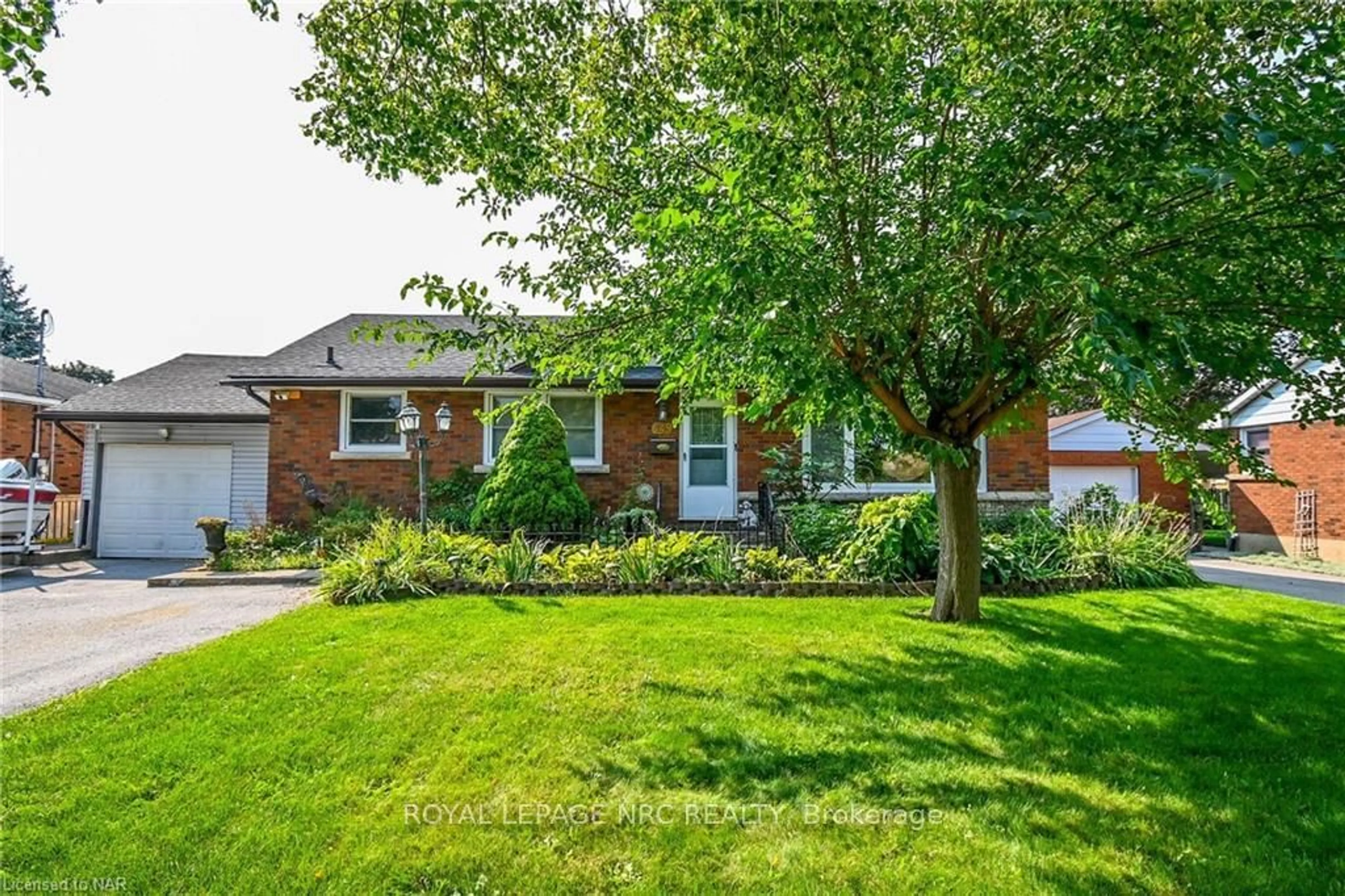 Home with brick exterior material, street for 449 BUNTING Rd, St. Catharines Ontario L2M 3Z3