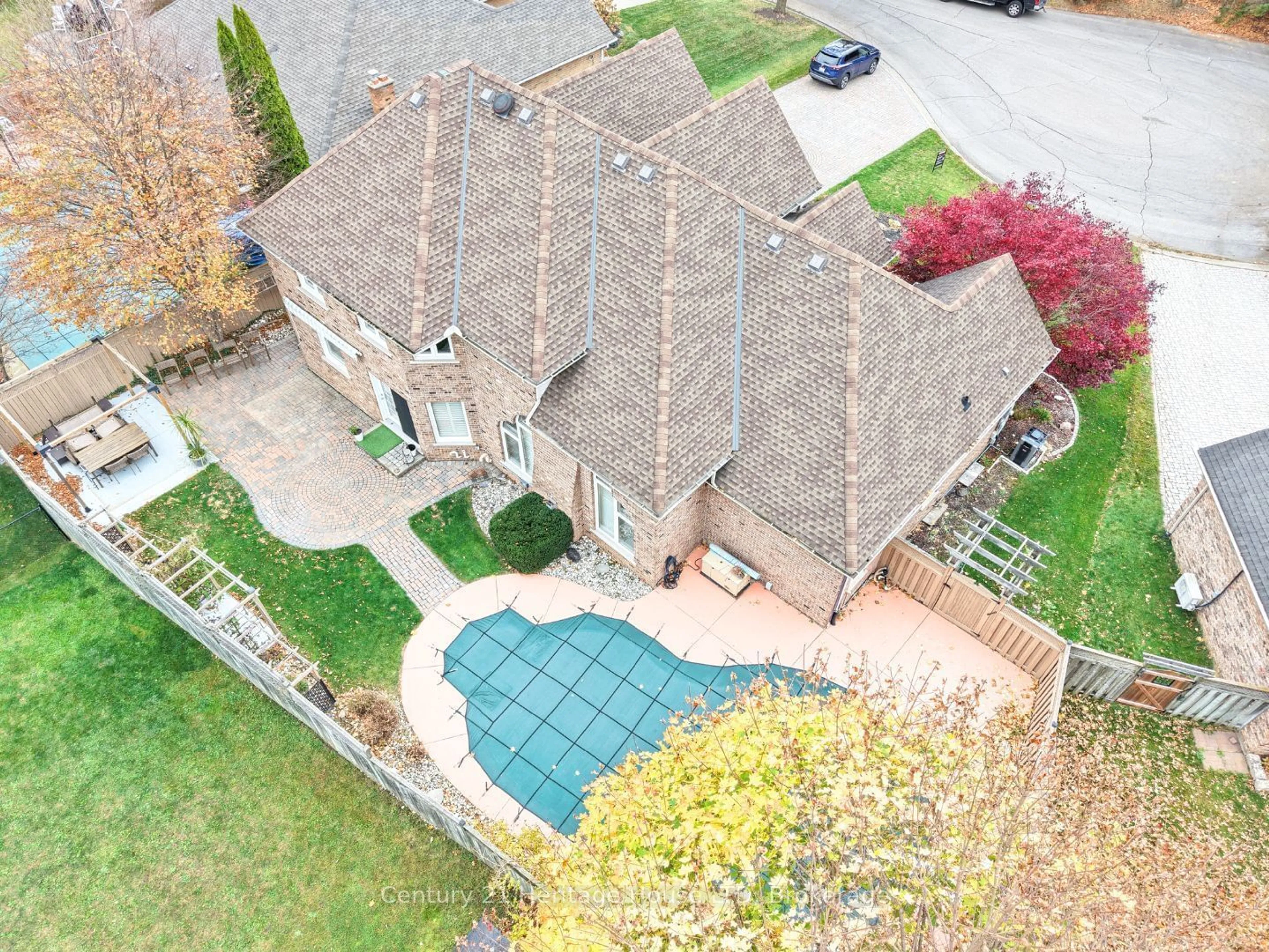 A pic from outside/outdoor area/front of a property/back of a property/a pic from drone, street for 14 Brookfield Crt, Pelham Ontario L0S 1E4