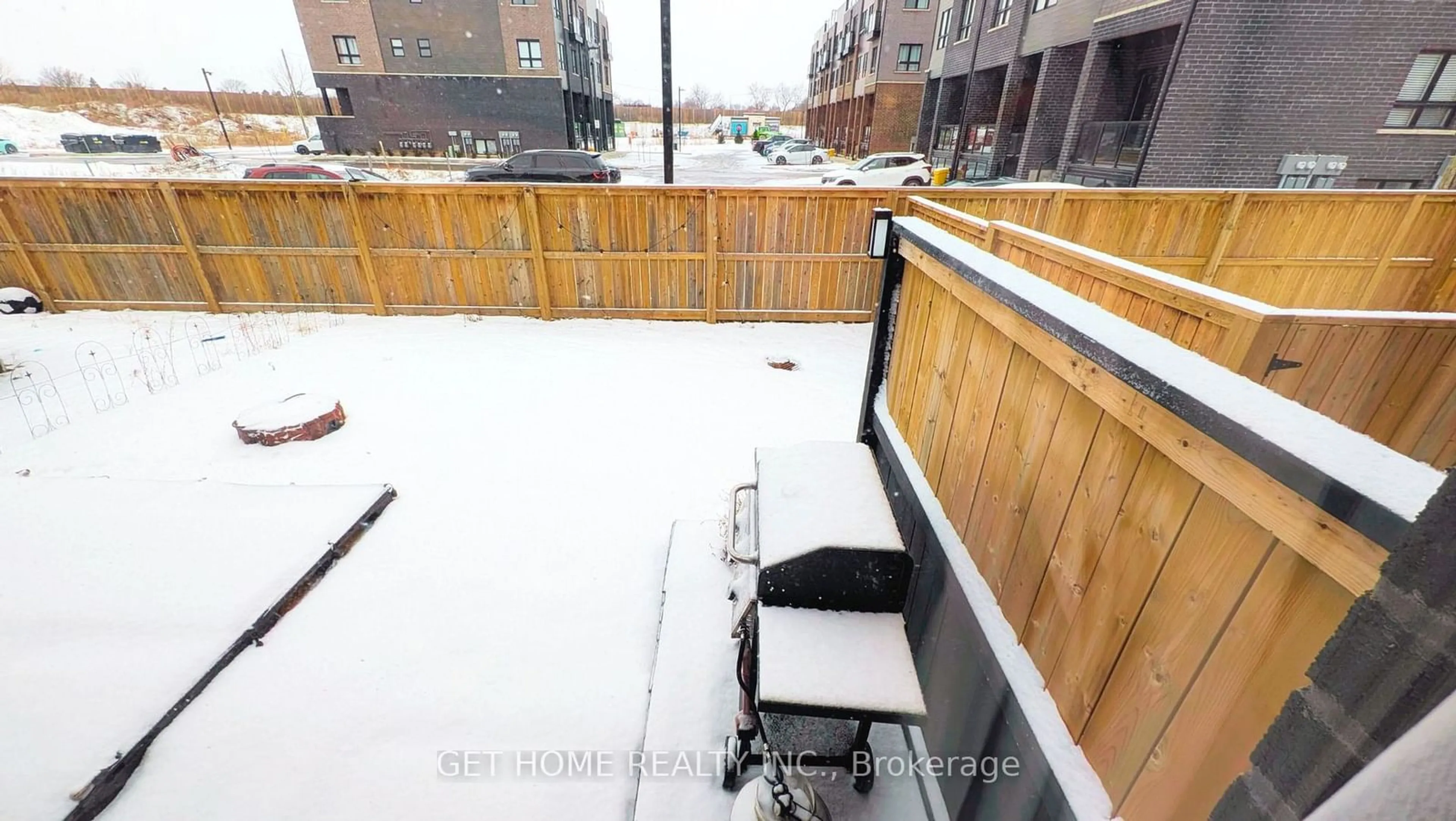 Patio, street for 6655 Cropp St, Niagara Falls Ontario L2E 7B3