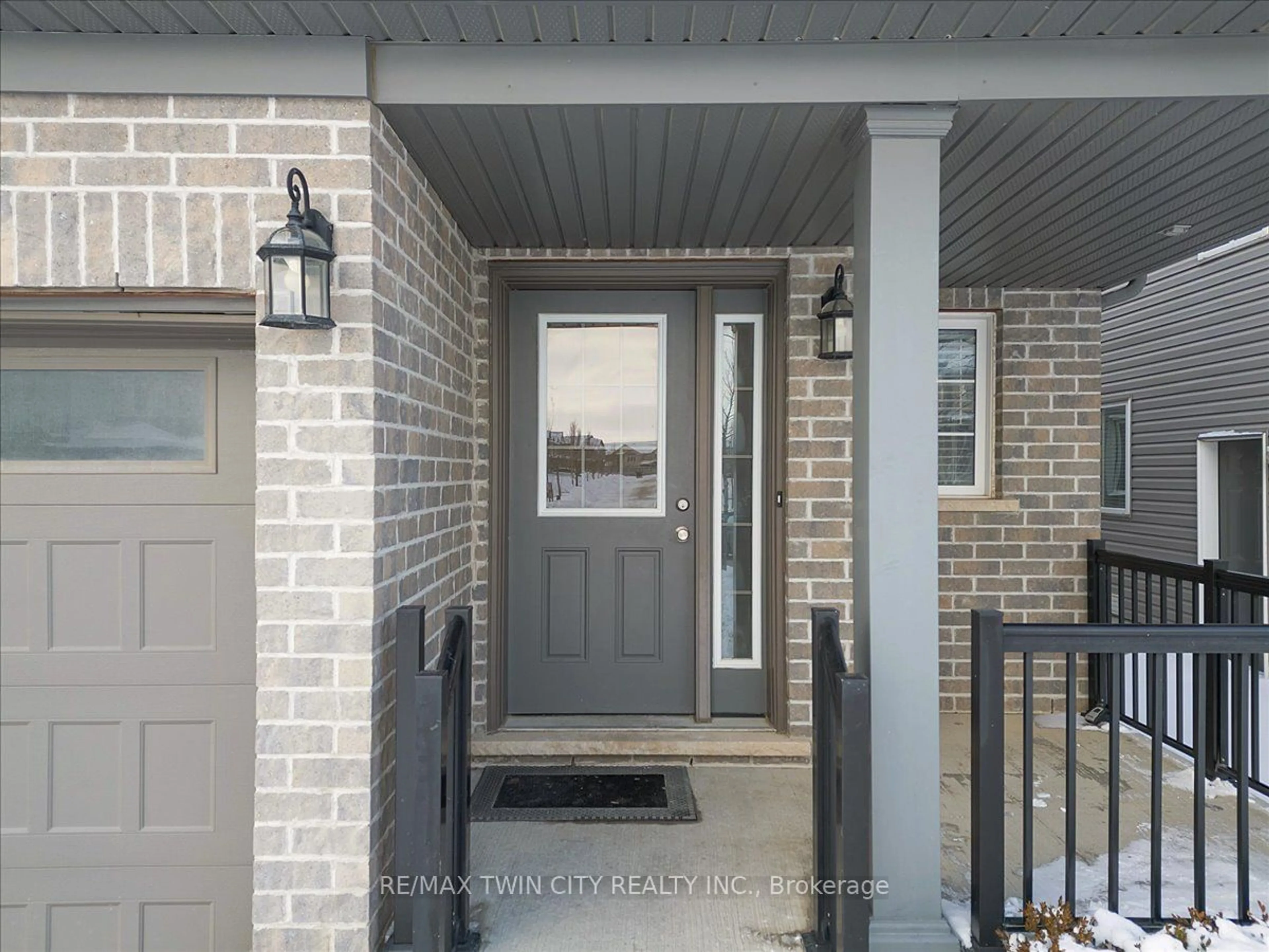 Indoor entryway for 149 Maitland St, Kitchener Ontario N2R 0C2