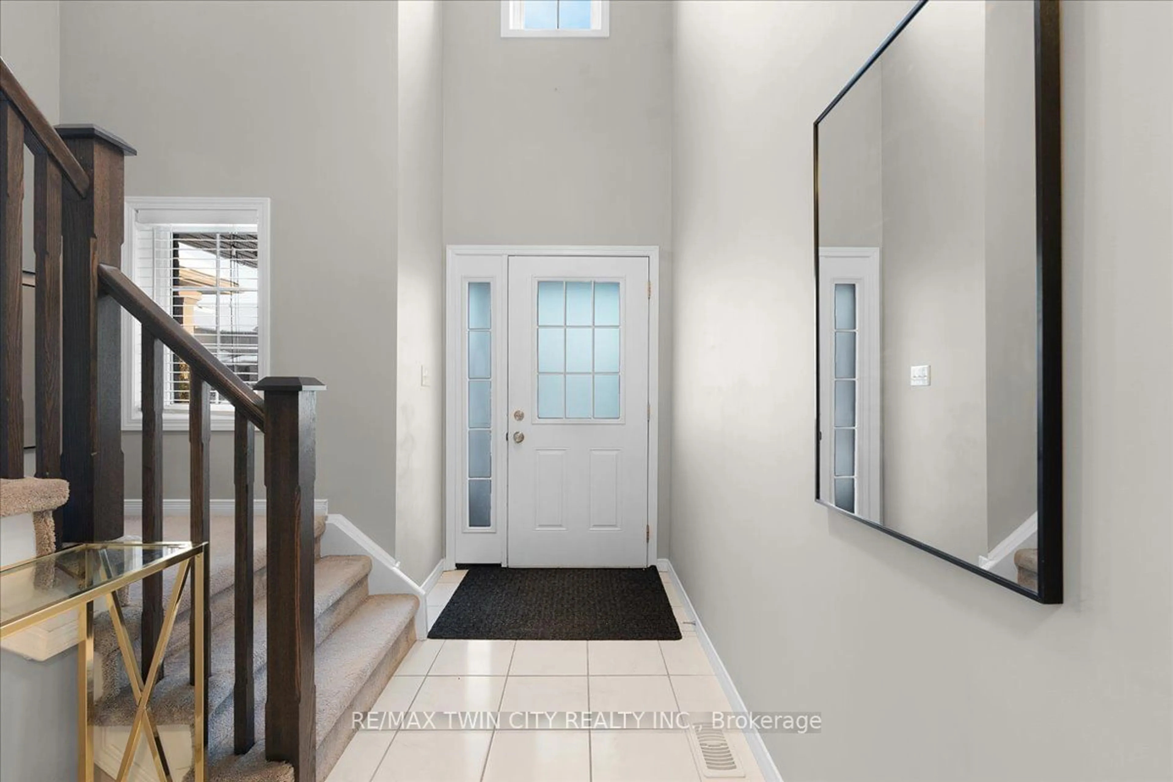 Indoor entryway for 149 Maitland St, Kitchener Ontario N2R 0C2