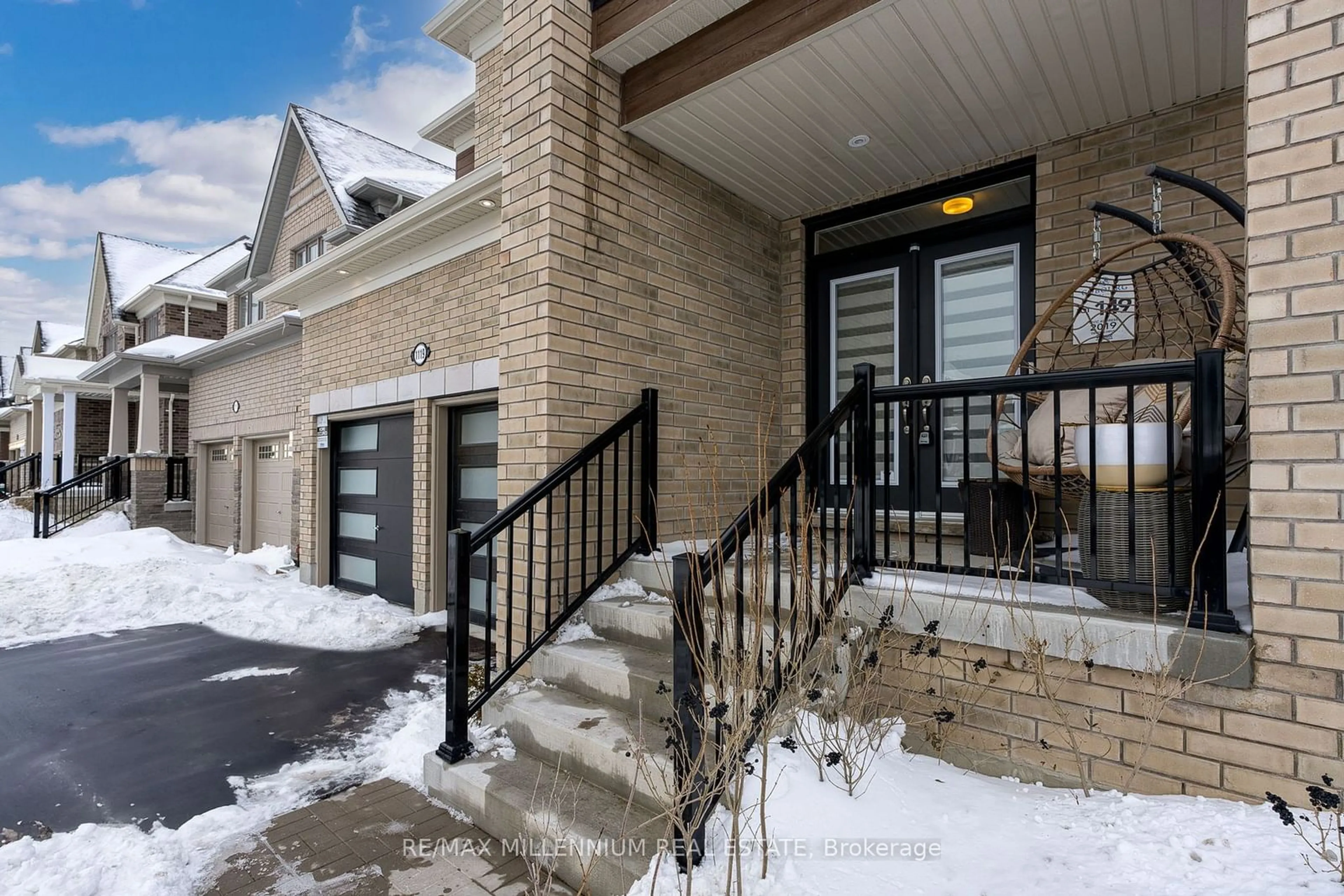 Indoor entryway for 1119 Denton Dr, Cobourg Ontario K9A 1A9