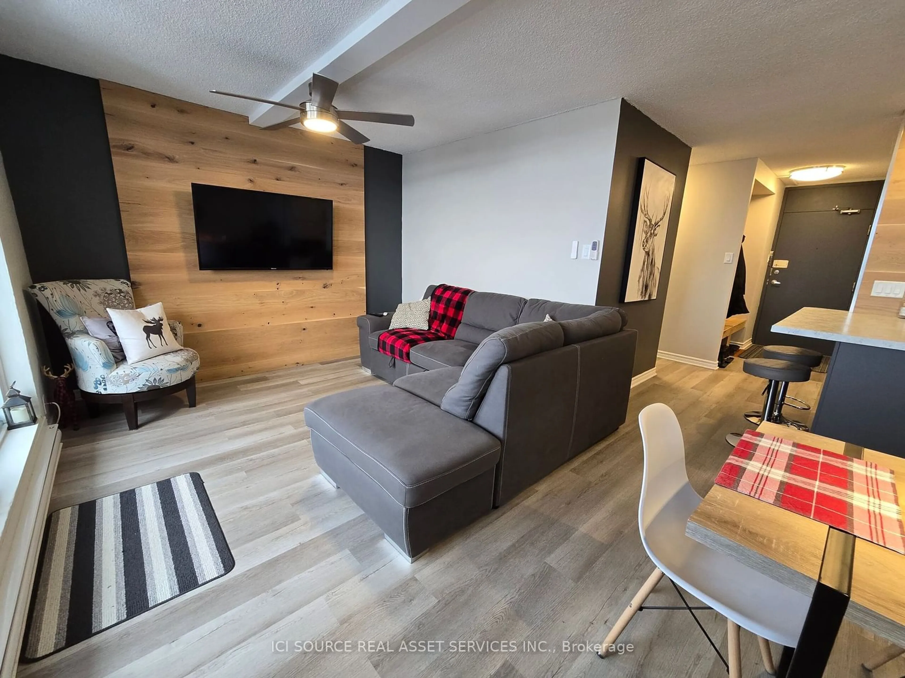 Living room with furniture, wood/laminate floor for 2000 Jasmine Cres #1204, Beacon Hill North - South and Area Ontario K1J 8K4