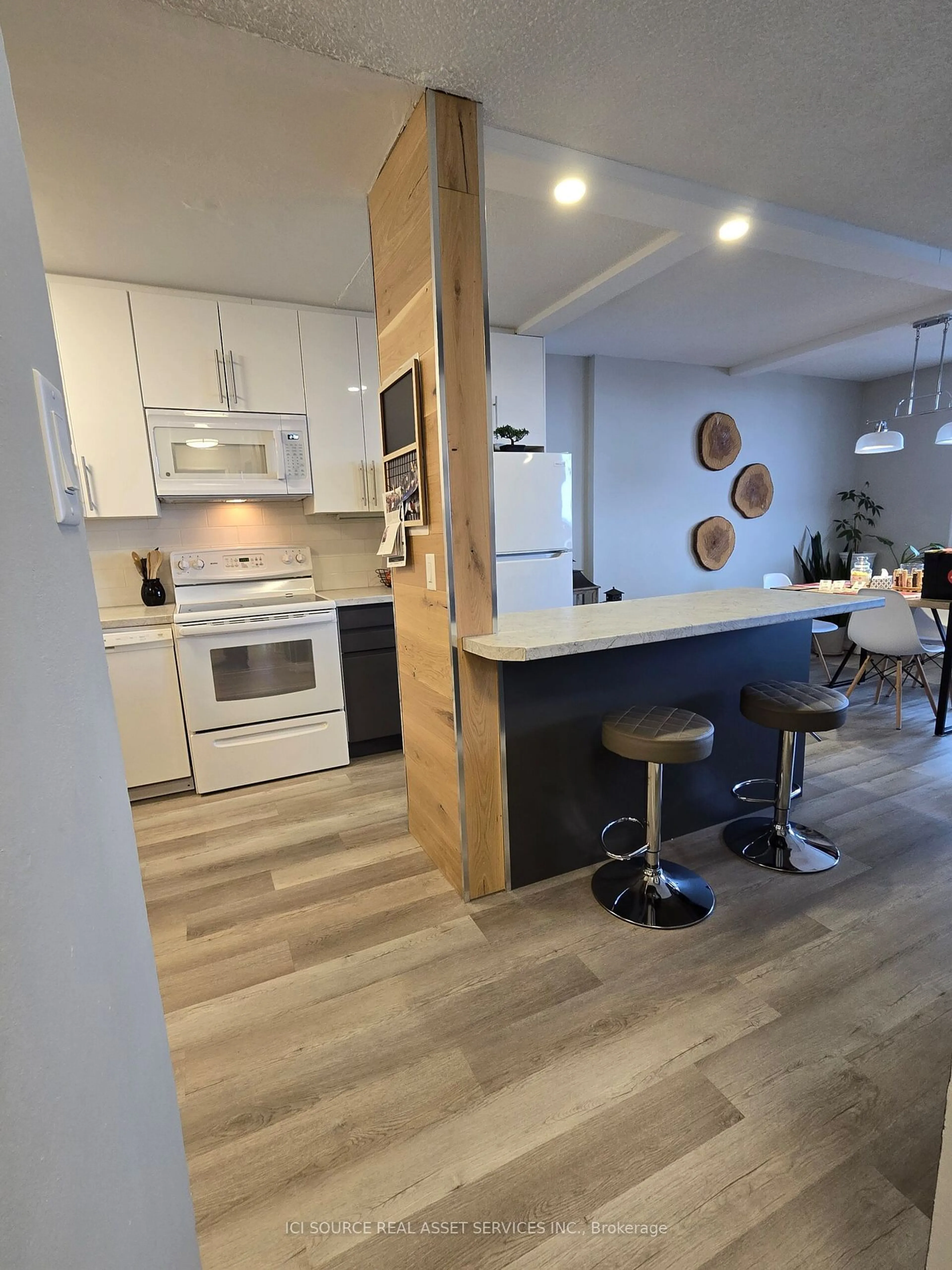 Open concept kitchen, wood/laminate floor for 2000 Jasmine Cres #1204, Beacon Hill North - South and Area Ontario K1J 8K4