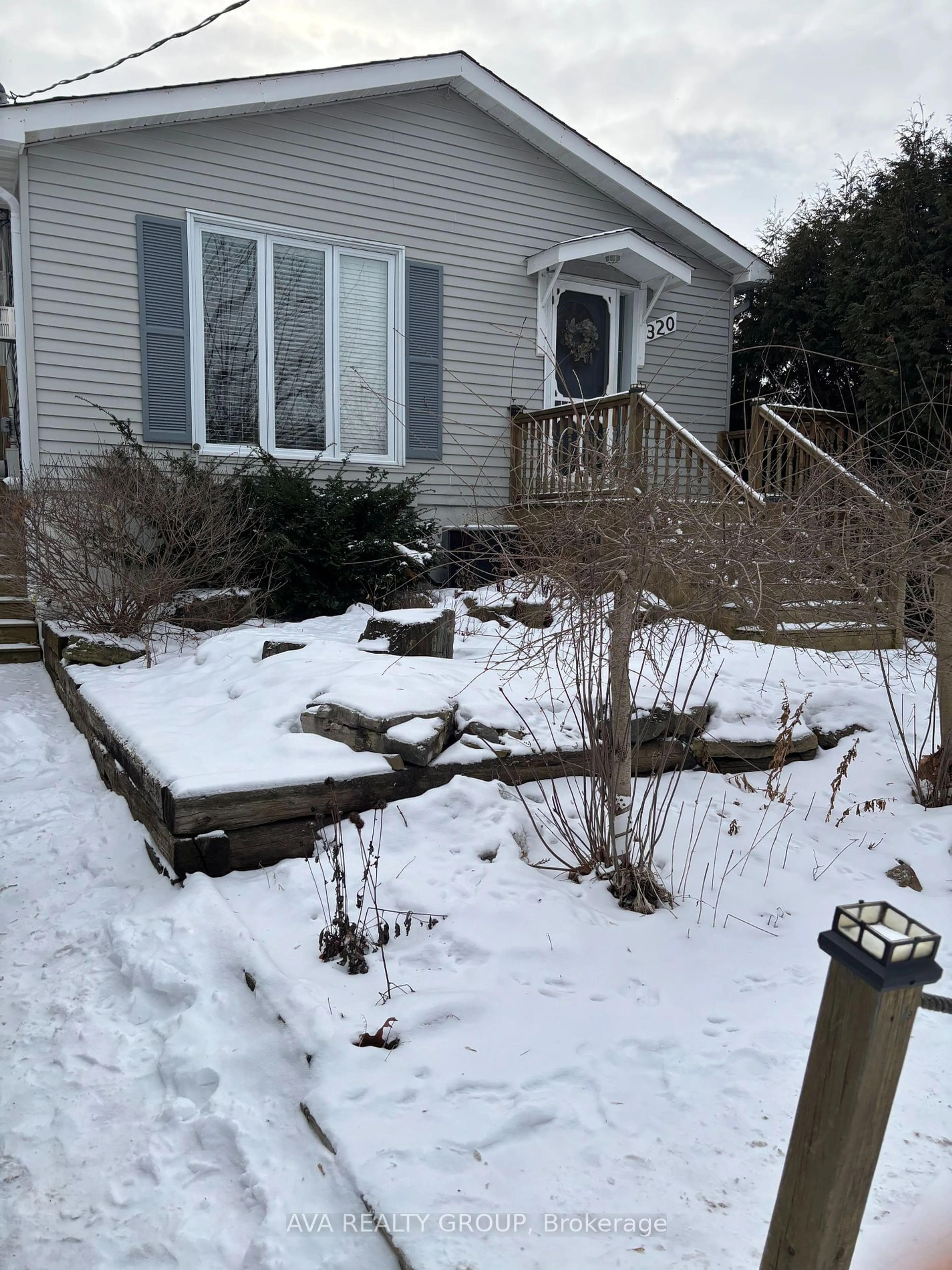 Patio, street for 320 Lanark Ave, Westboro - Hampton Park Ontario K1Z 6R5