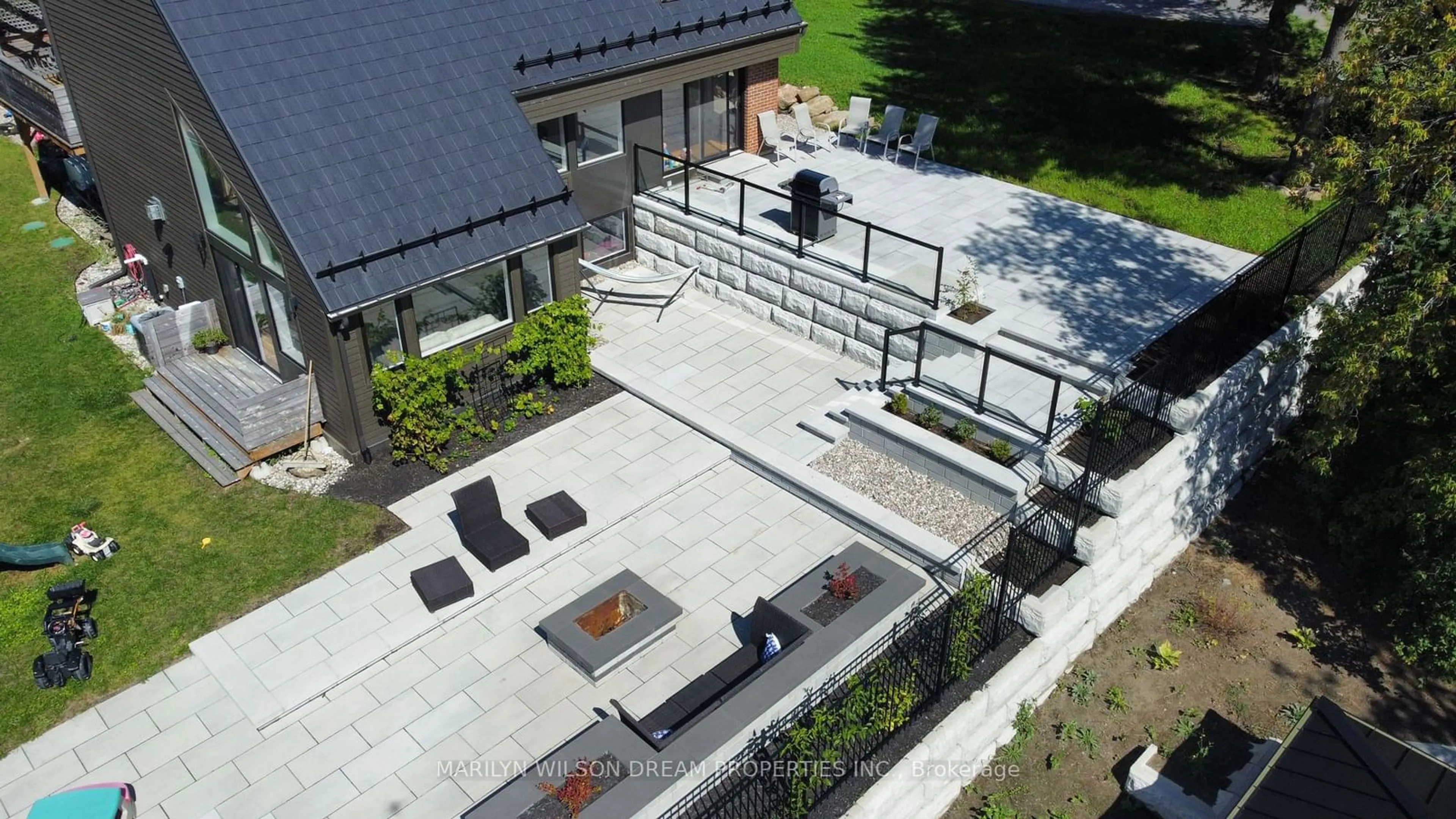 Patio, building for 5620 Hope Dr, Manotick - Kars - Rideau Twp and Area Ontario K4M 1J2