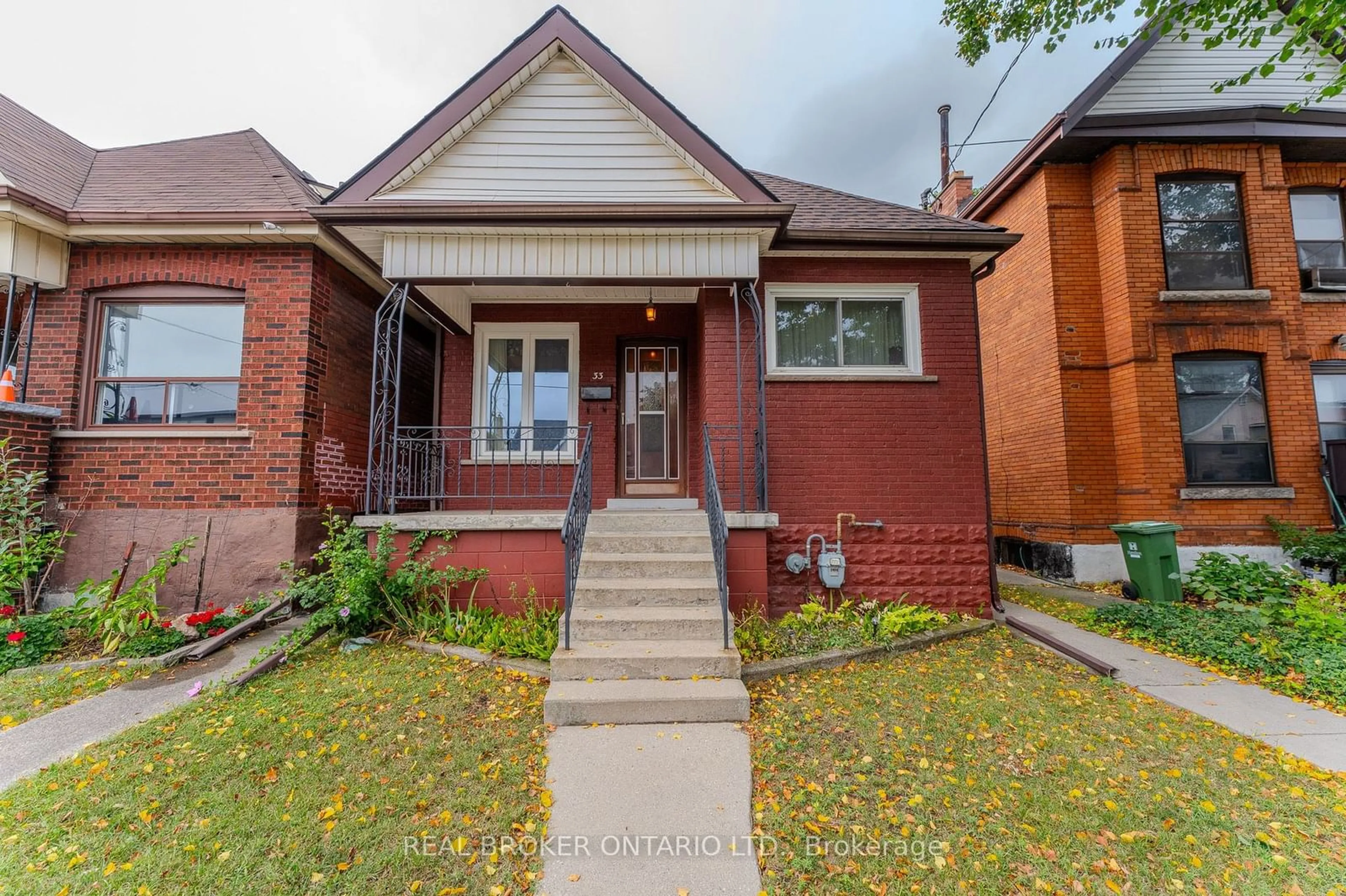 Home with brick exterior material, street for 33 Clyde St, Hamilton Ontario L8L 5R5