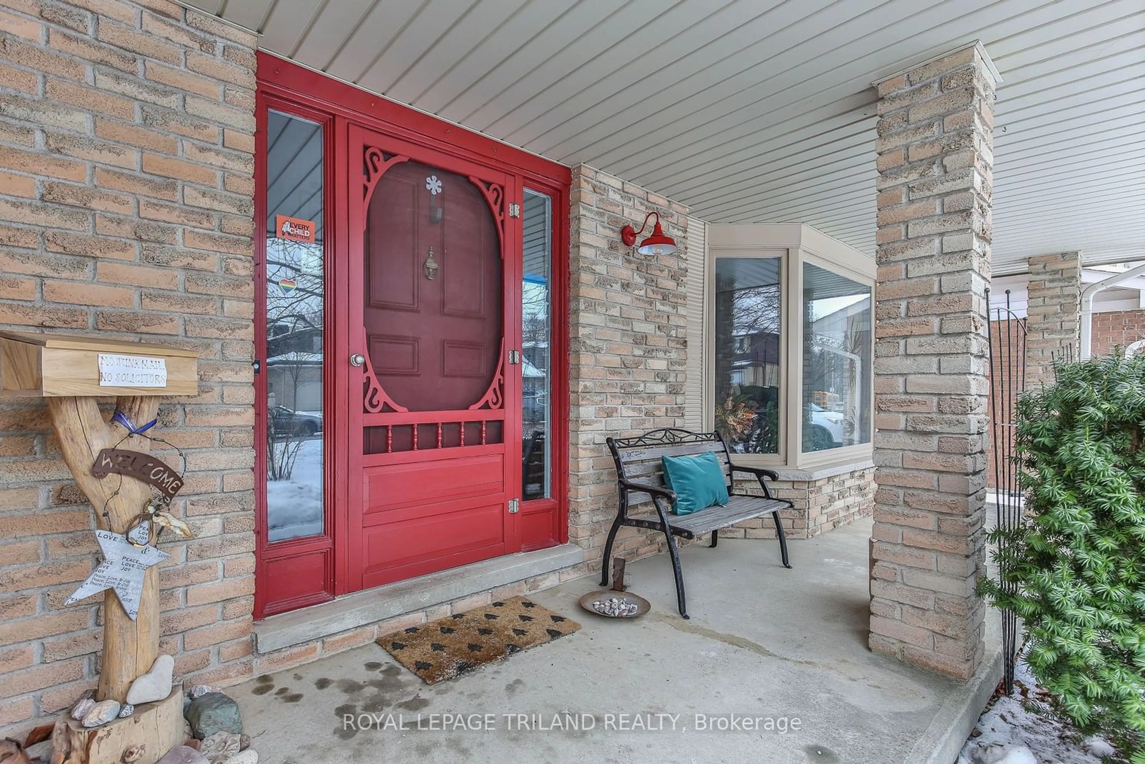 Indoor entryway for 714 CRANBROOK Rd, London Ontario N6K 1W9