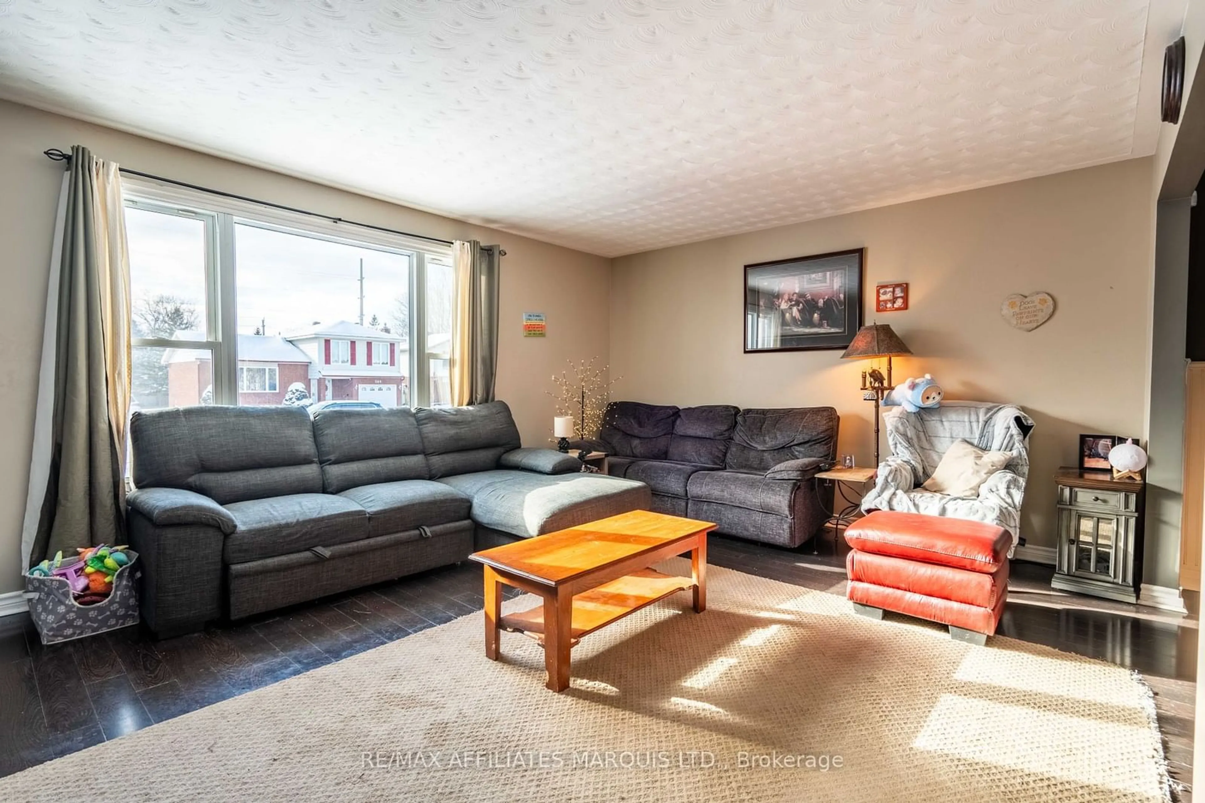 Living room with furniture, unknown for 584 Kirkwood St, Cornwall Ontario K6H 5Y8