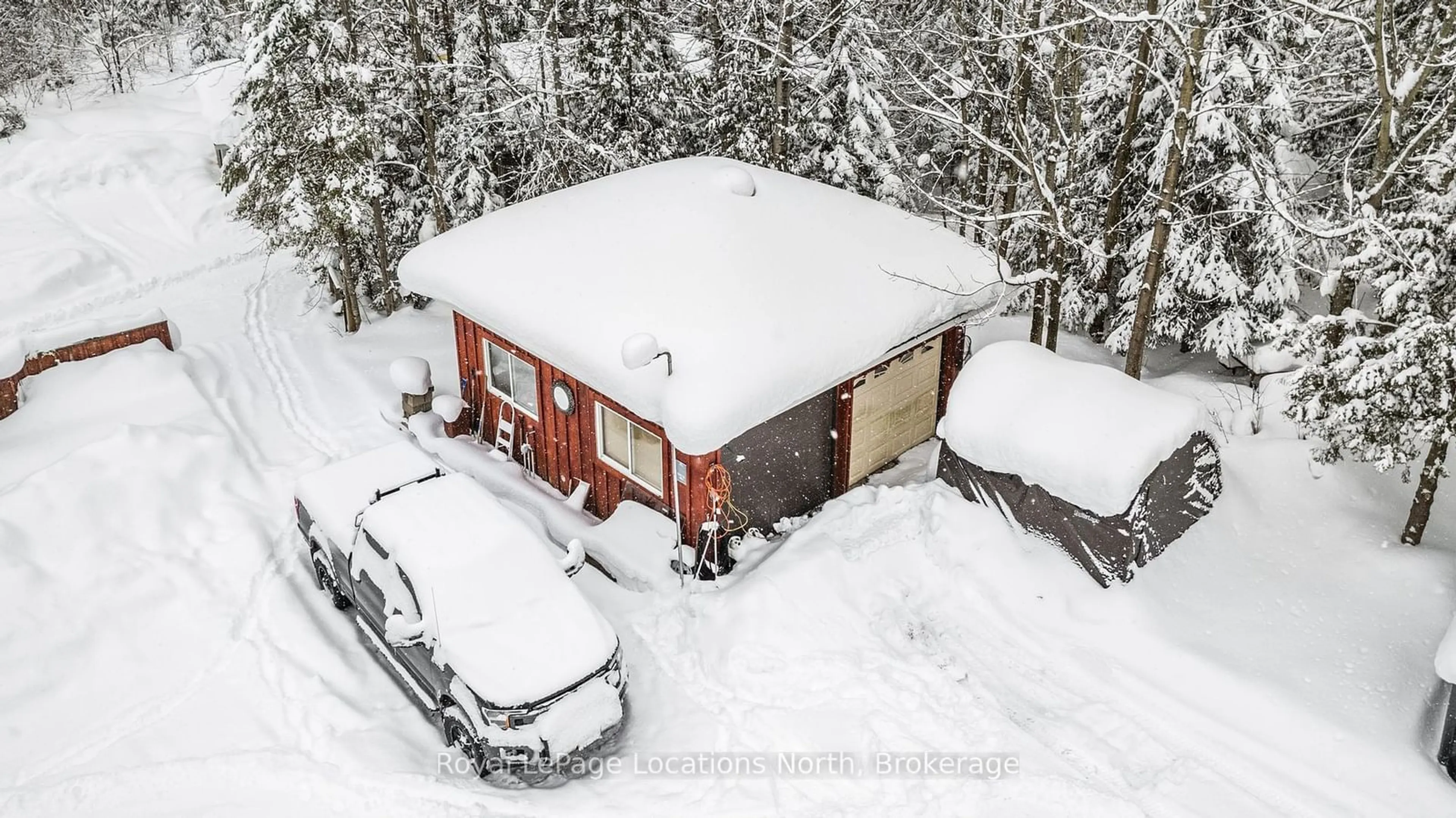 A pic from outside/outdoor area/front of a property/back of a property/a pic from drone, building for 797176 East Back Line, Chatsworth Ontario K6H 5R5