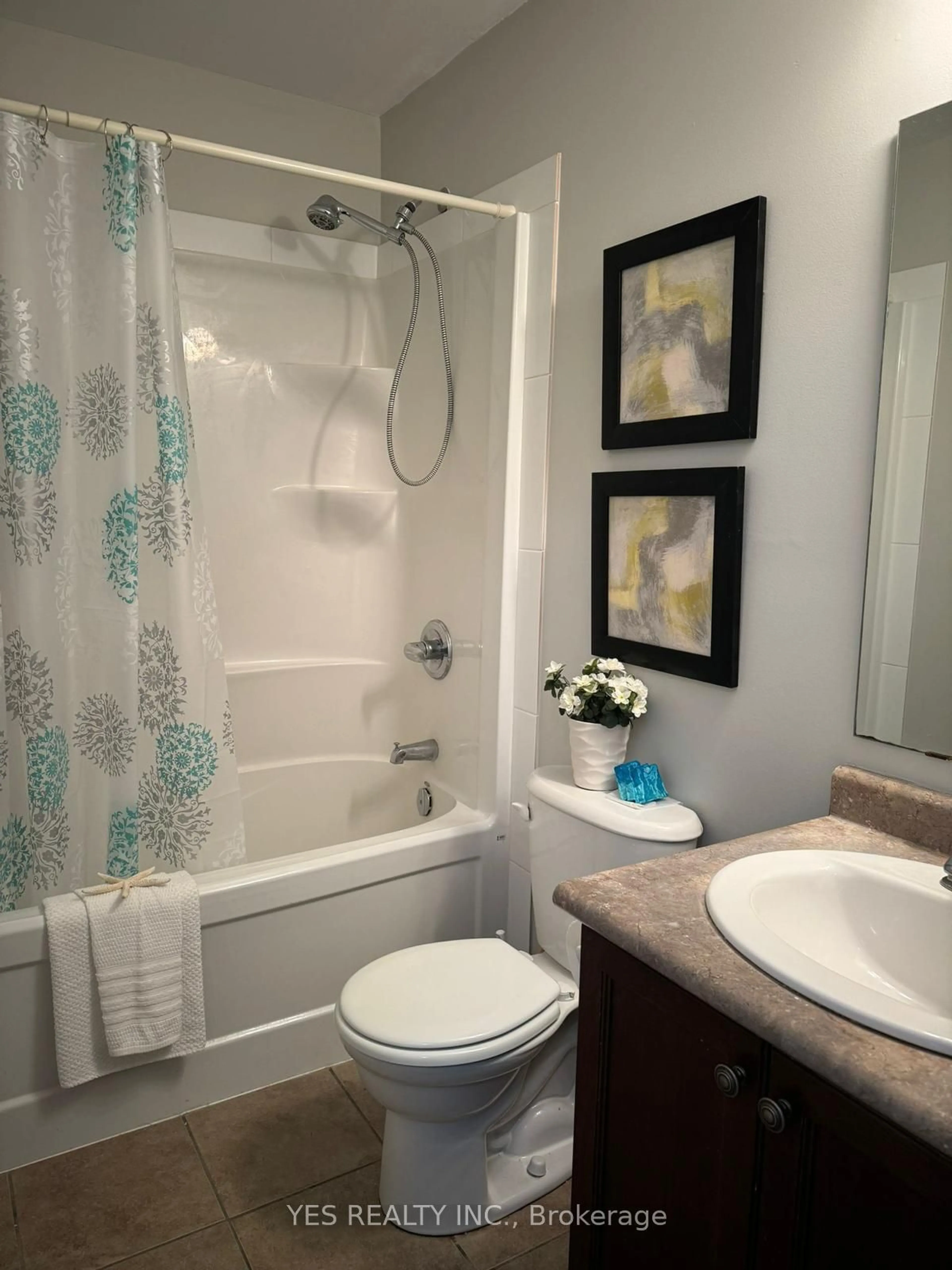 Standard bathroom, ceramic/tile floor for 10 Foxglove Cres #29, Kitchener Ontario N2E 0E1