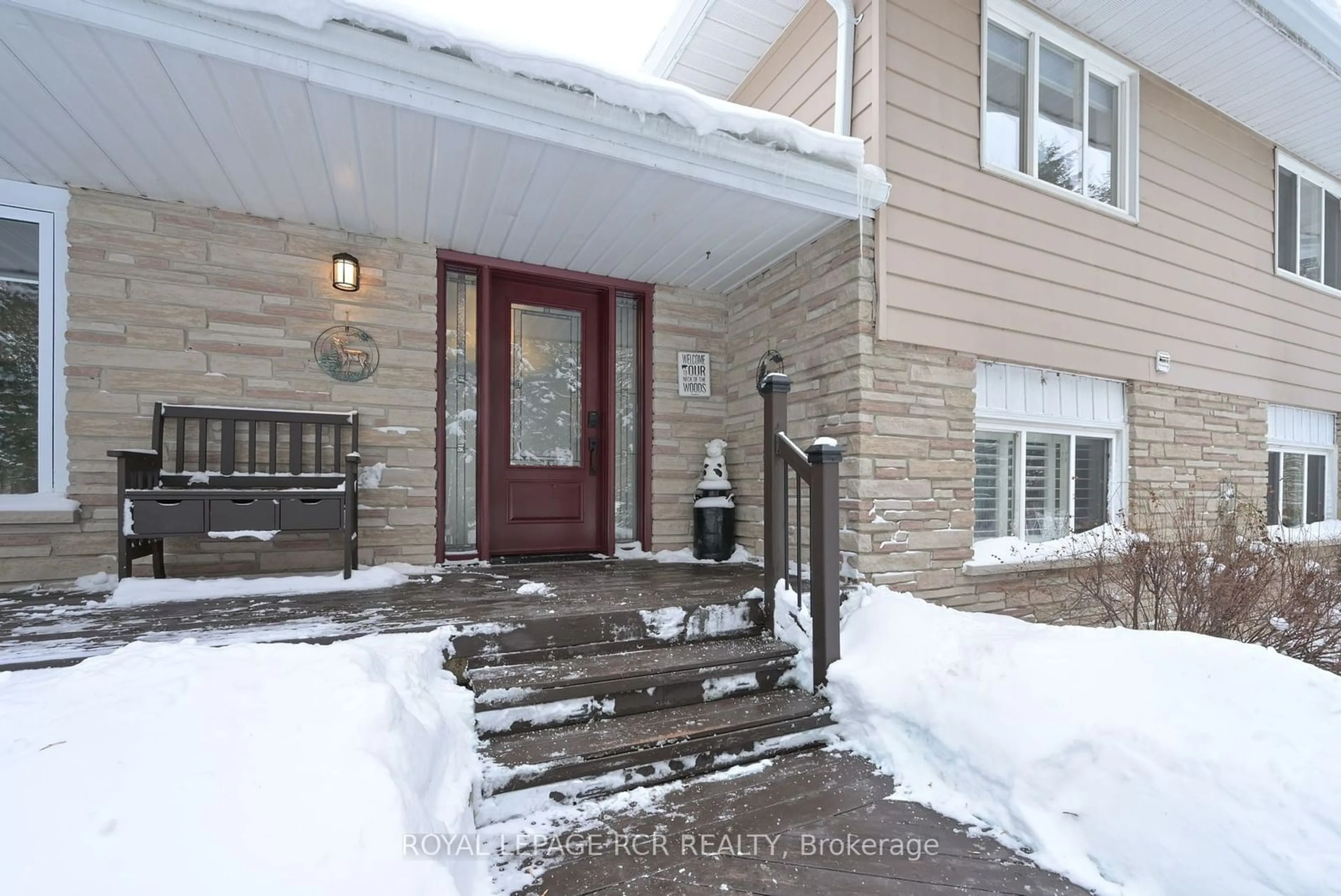 Indoor entryway for 553482 Mono Amaranth TLine, Amaranth Ontario L9W 0S9