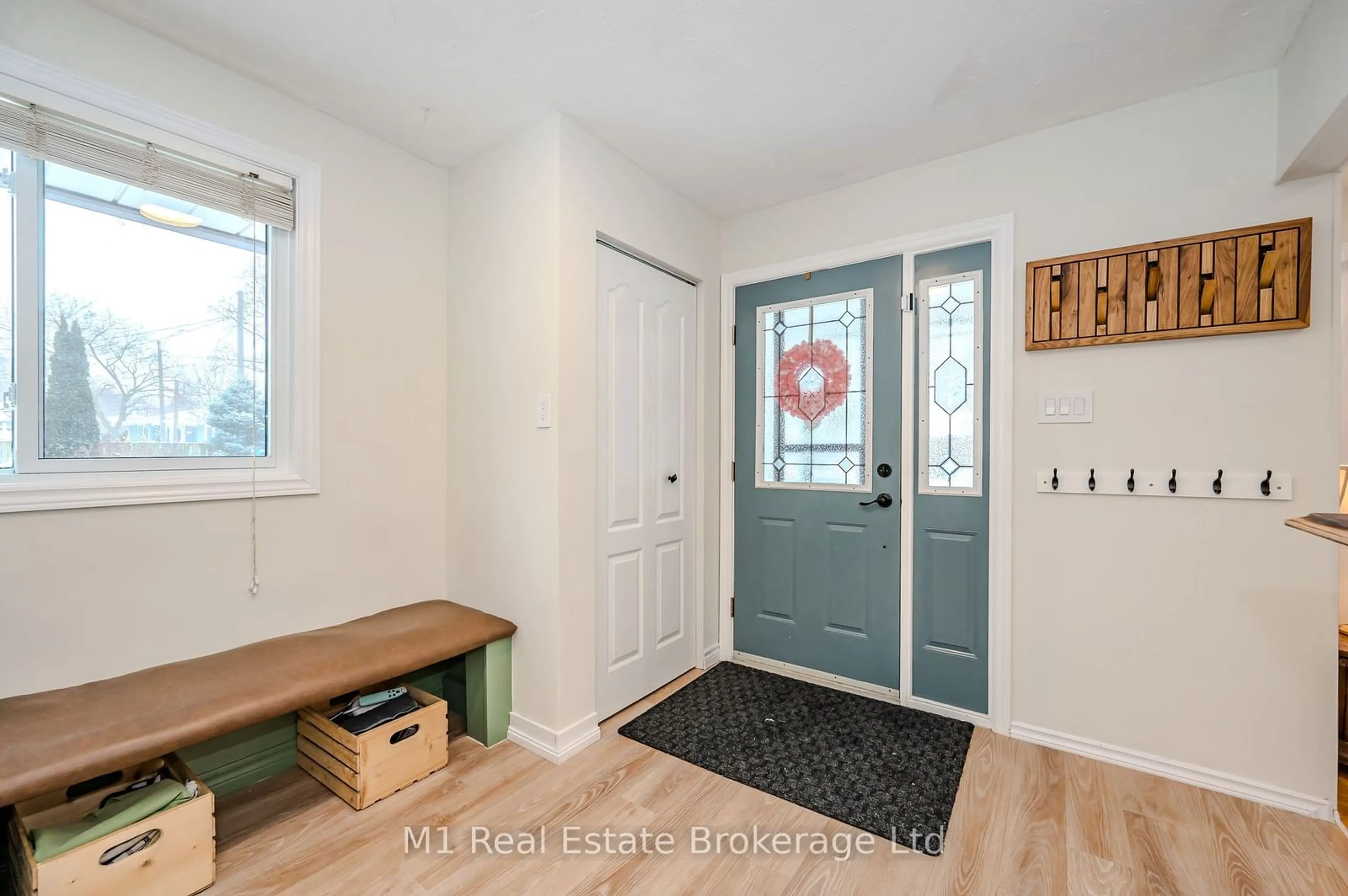 Indoor entryway for 4 BLACKBIRD Cres, Guelph Ontario N1E 3K5