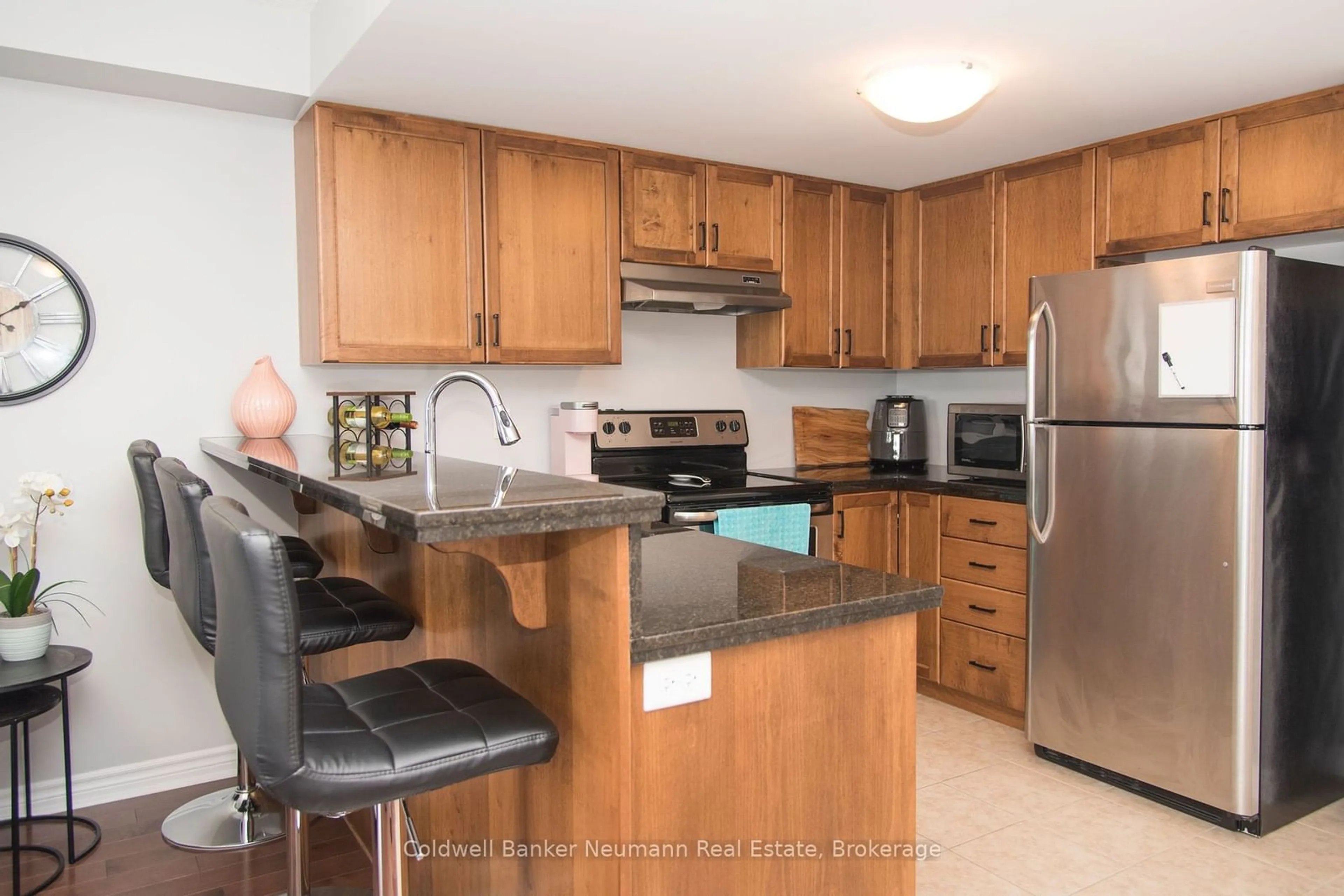 Standard kitchen, unknown for 67 Kingsbury Sq #401, Guelph Ontario N1L 0L3