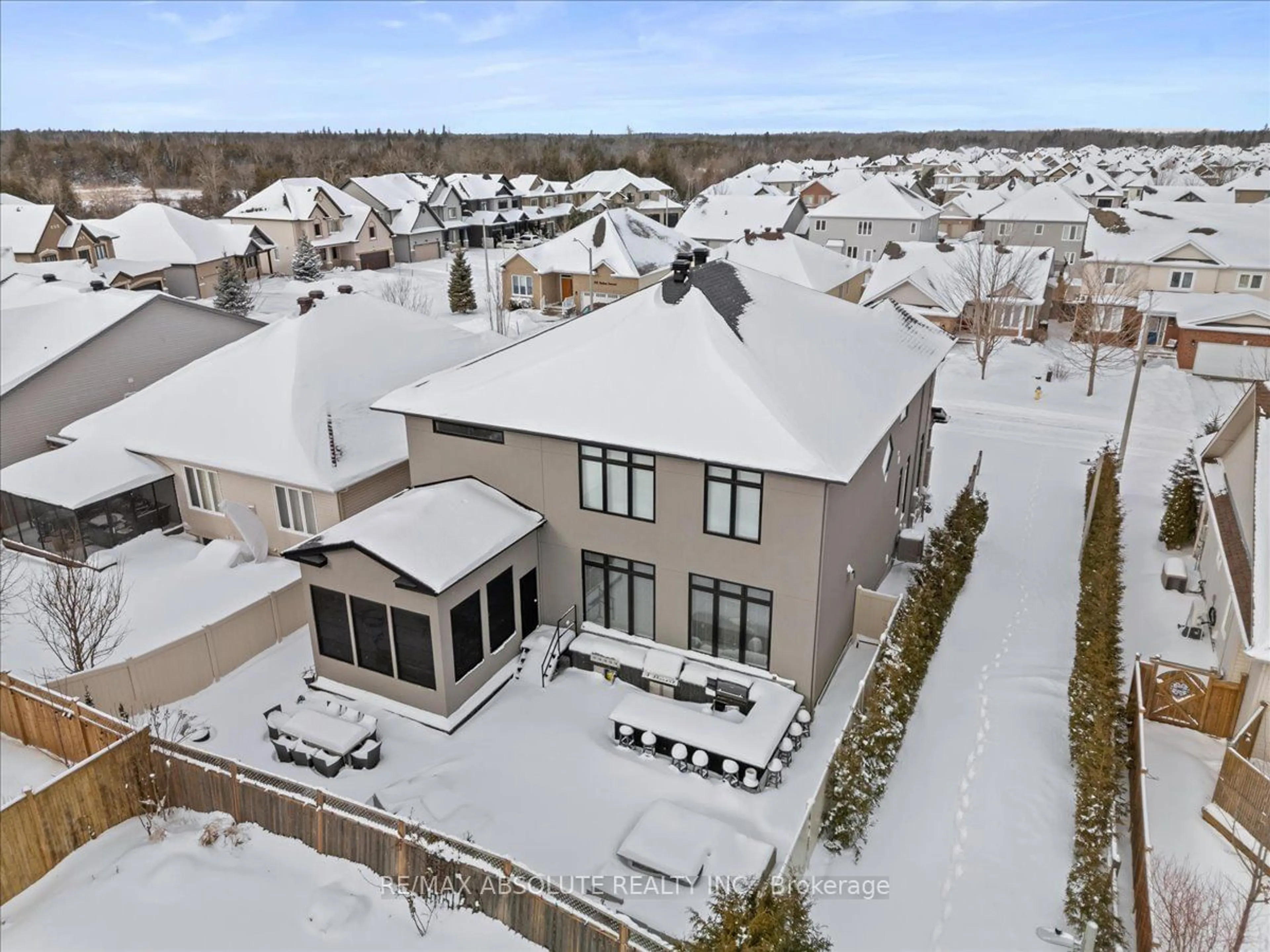 A pic from outside/outdoor area/front of a property/back of a property/a pic from drone, unknown for 838 ROCKSON Cres, Stittsville - Munster - Richmond Ontario K2S 0S6