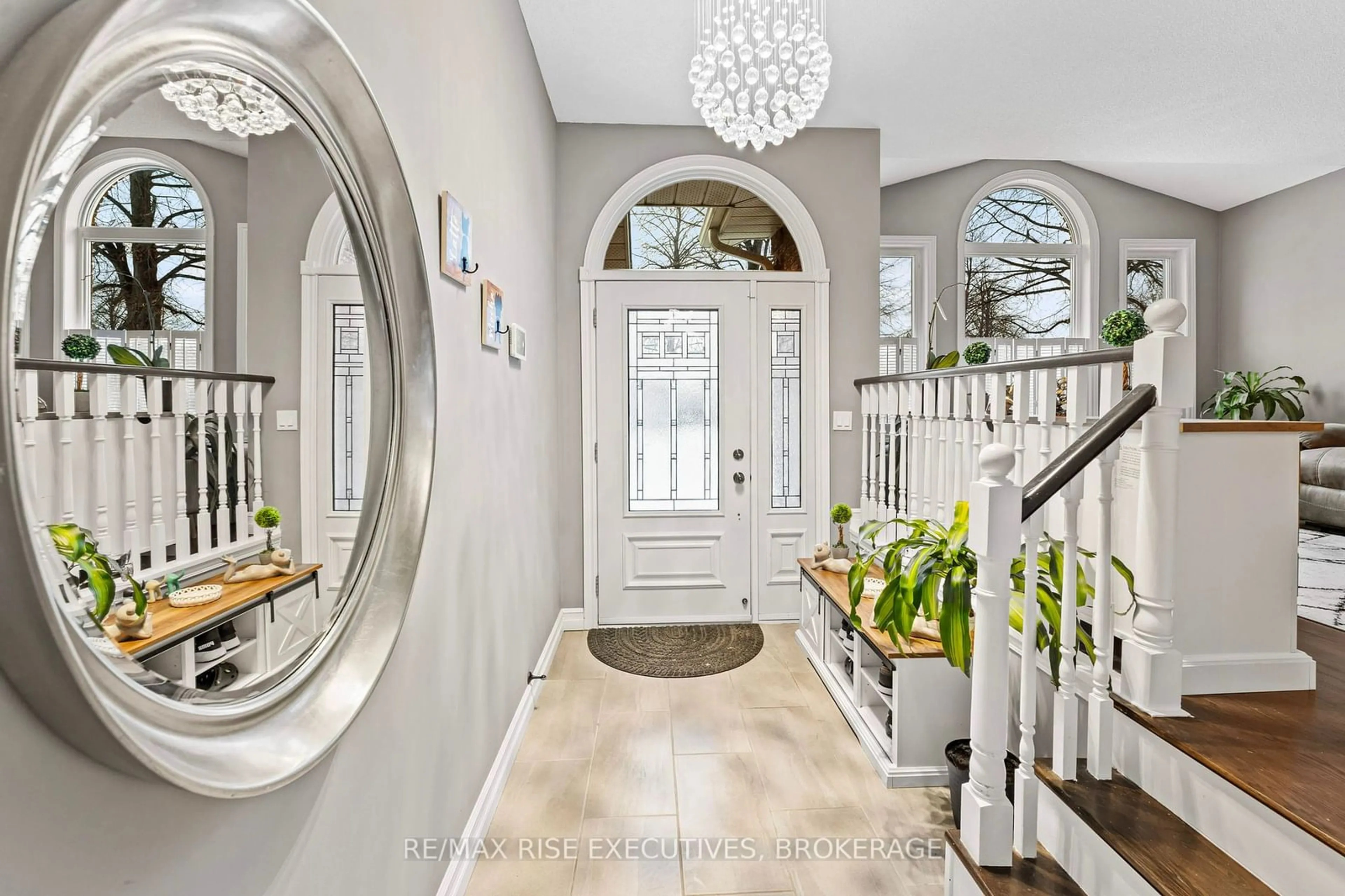 Indoor entryway for 39 LORADEAN Cres, Kingston Ontario K7K 6X7