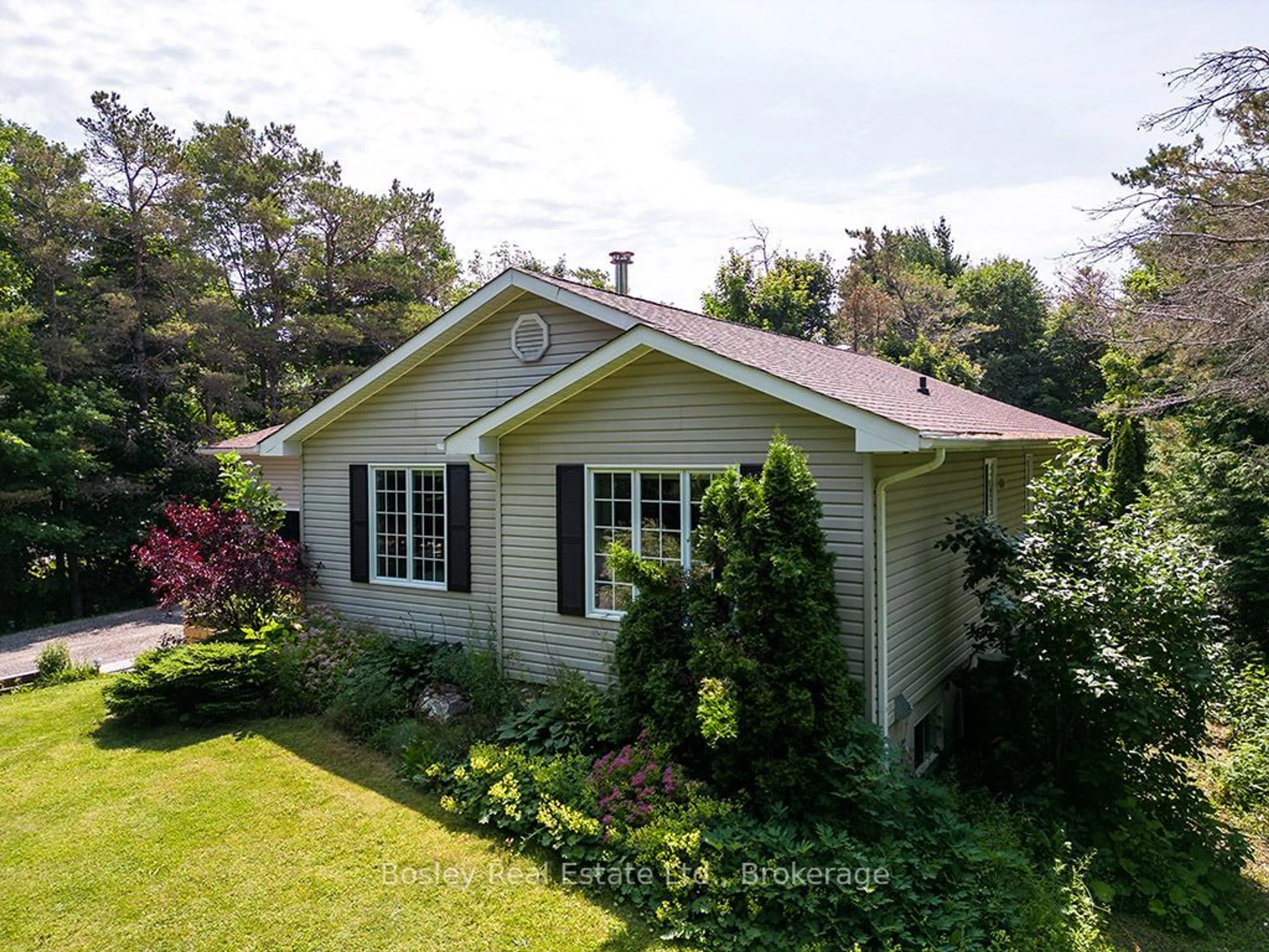 A pic from outside/outdoor area/front of a property/back of a property/a pic from drone, street for 136 Maple Lane, Blue Mountains Ontario N0H 2E0