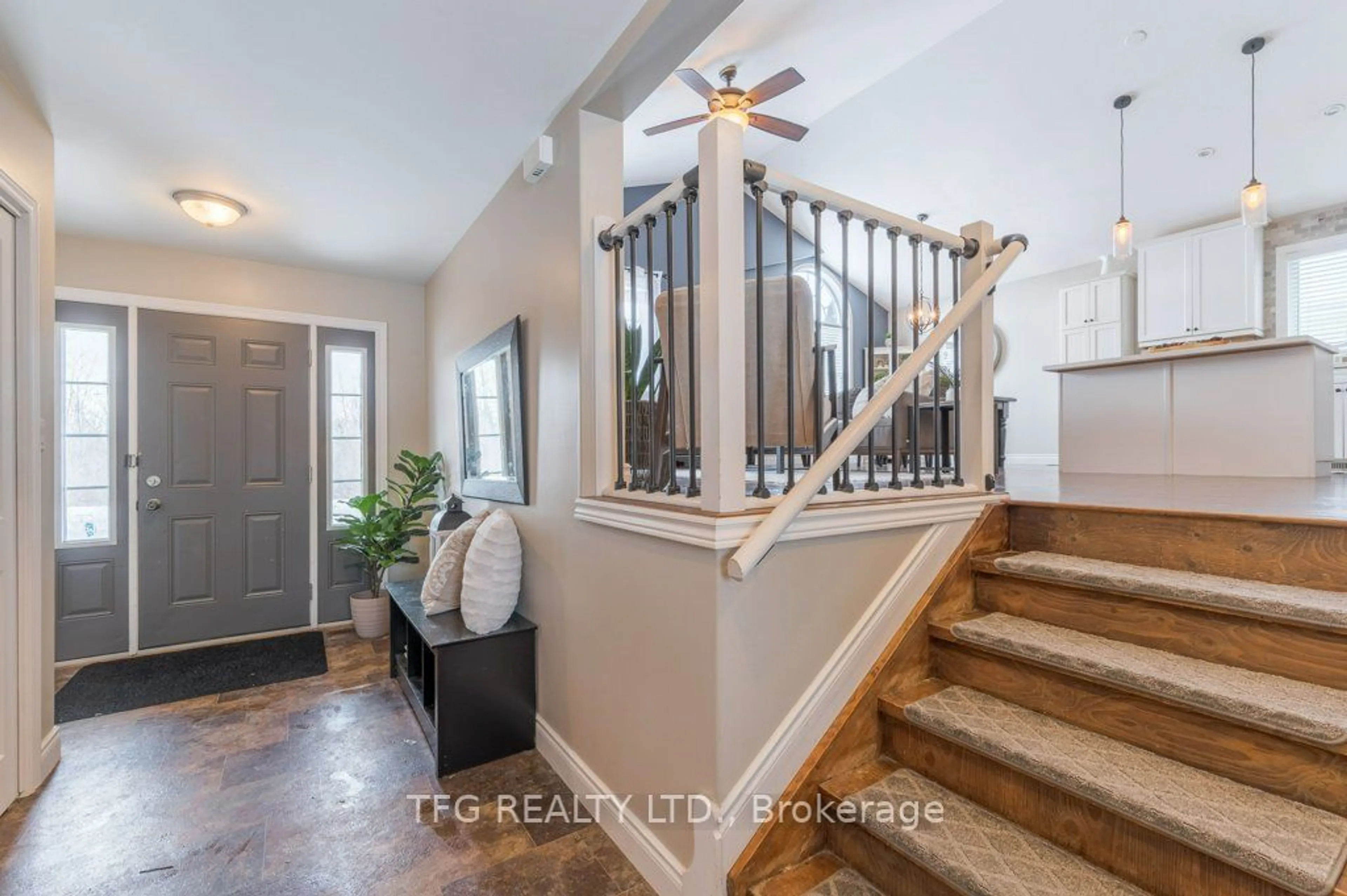 Indoor entryway for 46 Toronto St, Cramahe Ontario K0K 1S0