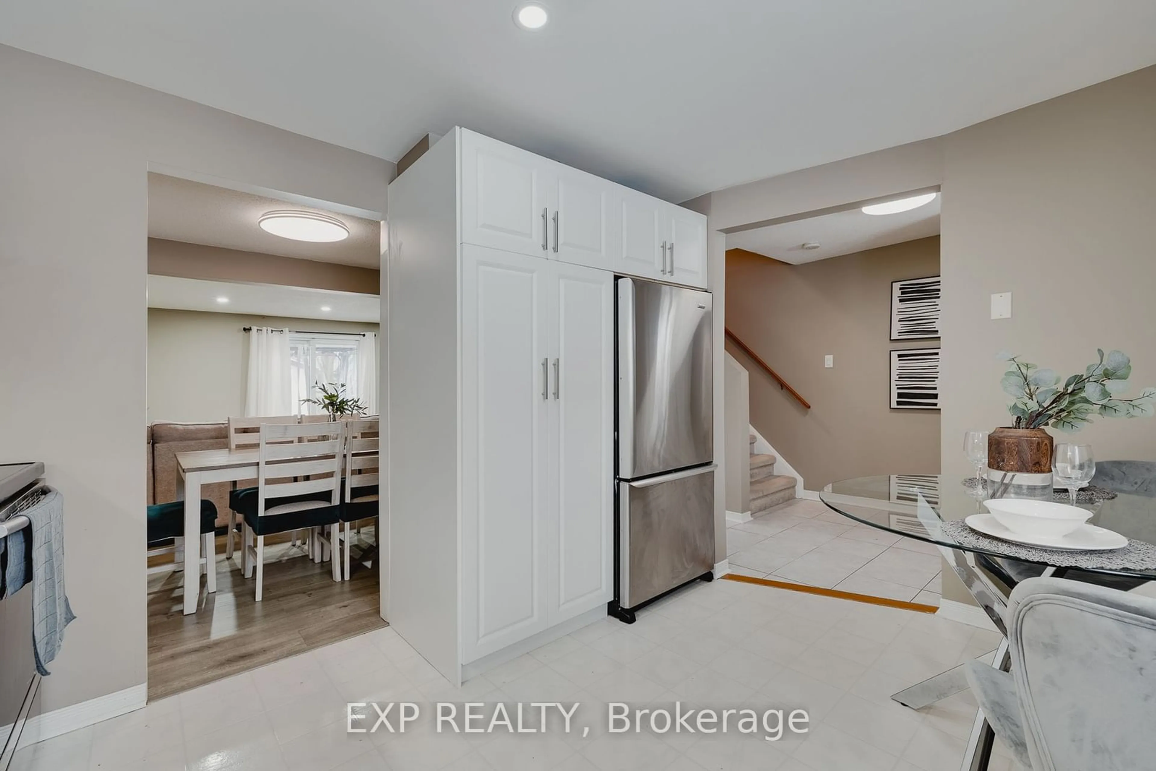 Open concept kitchen, ceramic/tile floor for 59 Hubert St, Cambridge Ontario N3C 3M5