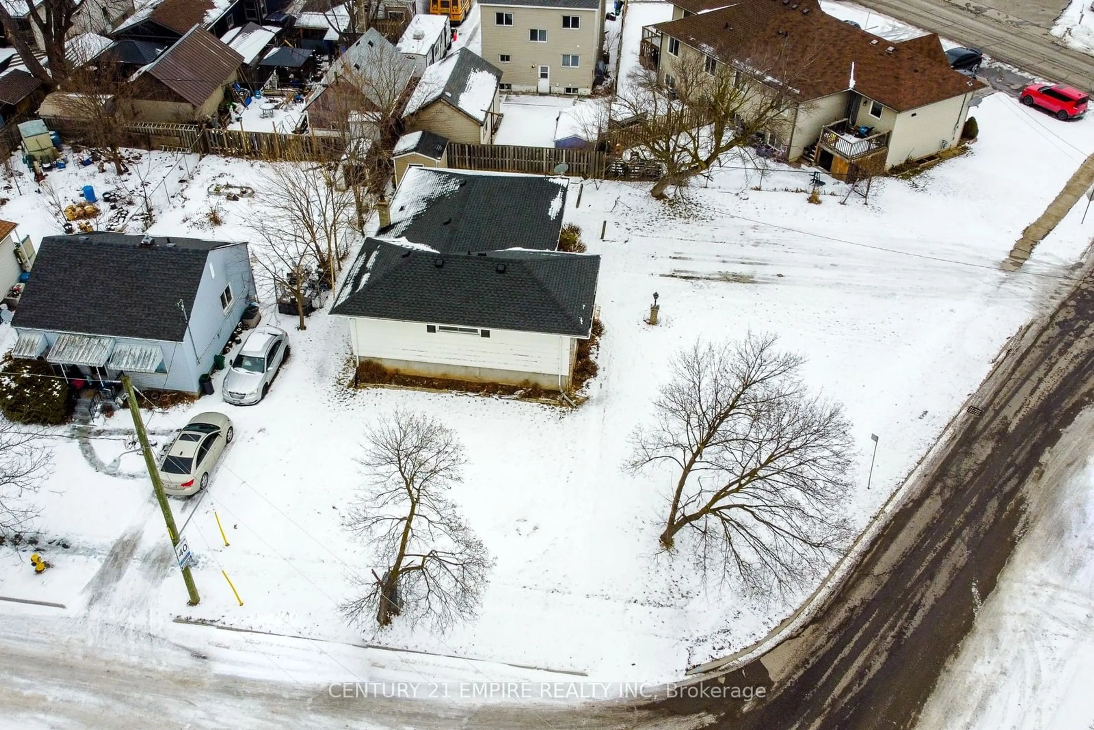 A pic from outside/outdoor area/front of a property/back of a property/a pic from drone, street for 8 Plymouth Ave, St. Catharines Ontario L2R 2X9