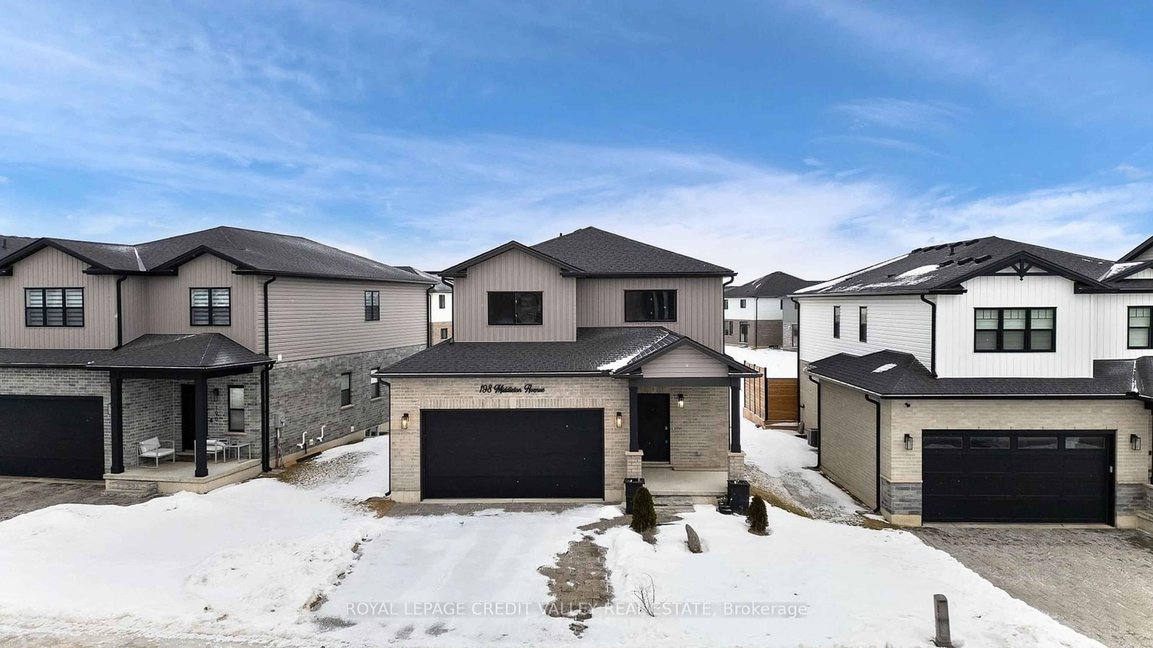 A pic from outside/outdoor area/front of a property/back of a property/a pic from drone, street for 198 Middleton Ave, London Ontario N6L 0E9