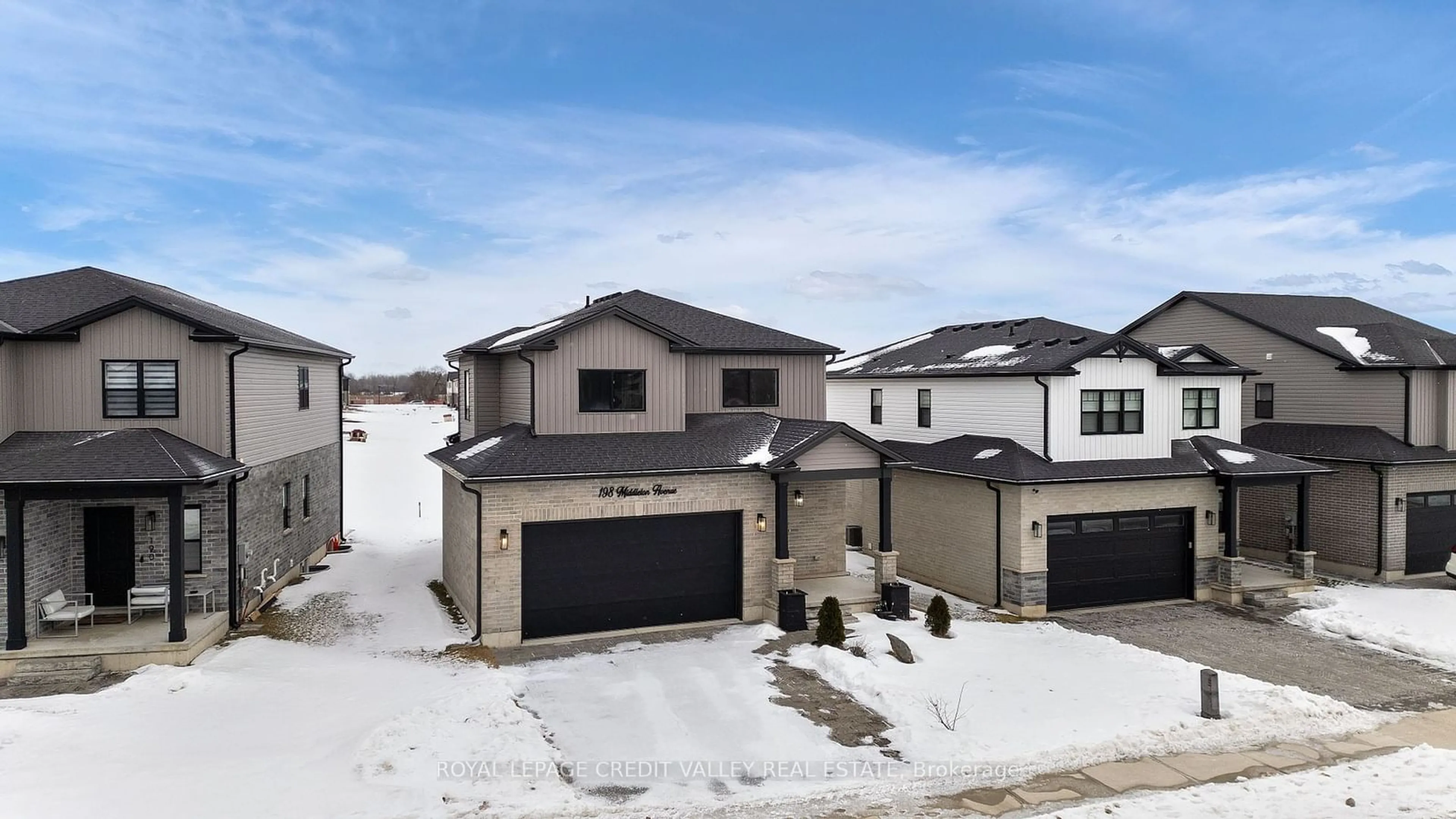 A pic from outside/outdoor area/front of a property/back of a property/a pic from drone, street for 198 Middleton Ave, London Ontario N6L 0E9