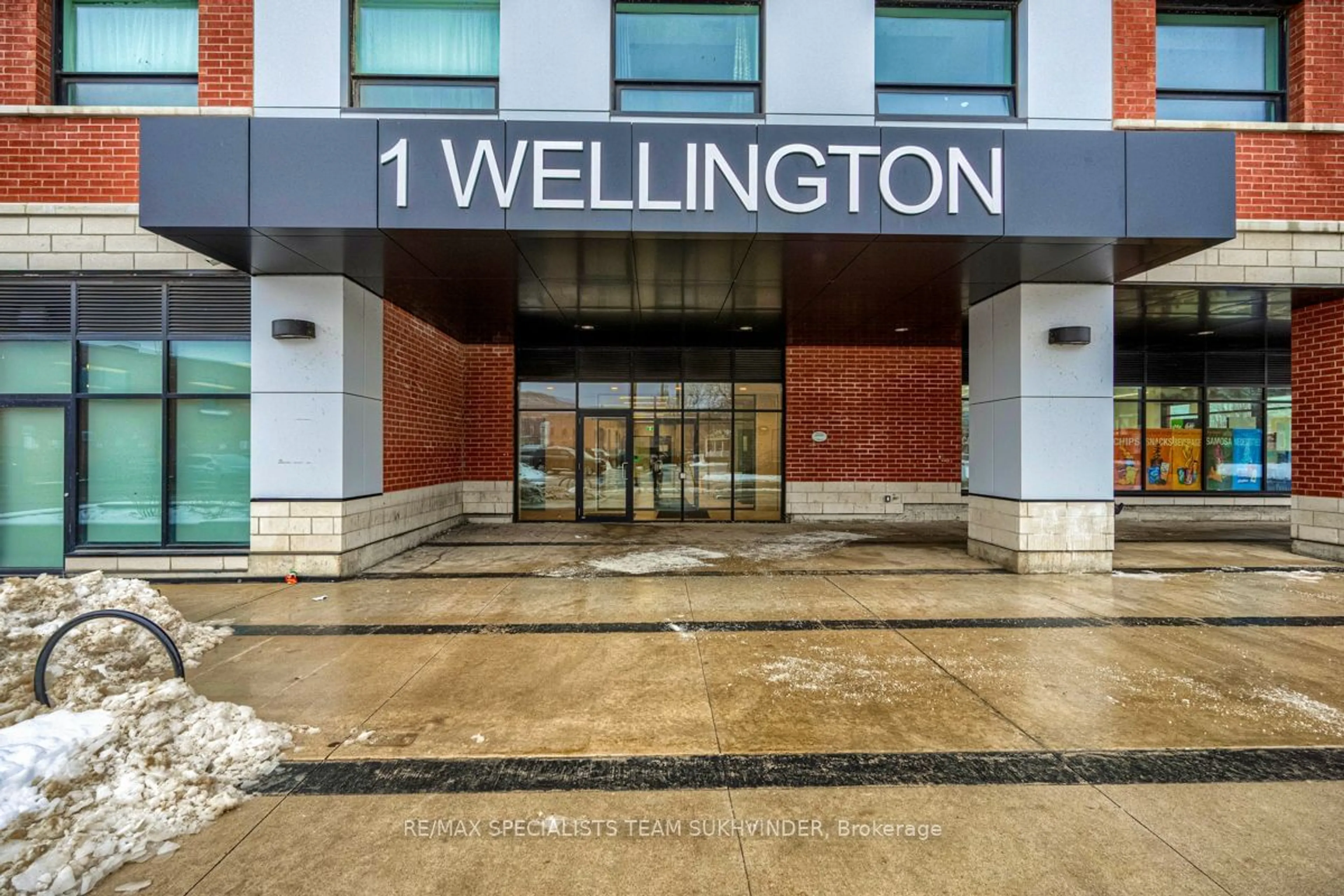 Indoor foyer for 1 Wellington St #715, Brantford Ontario N3T 2L3