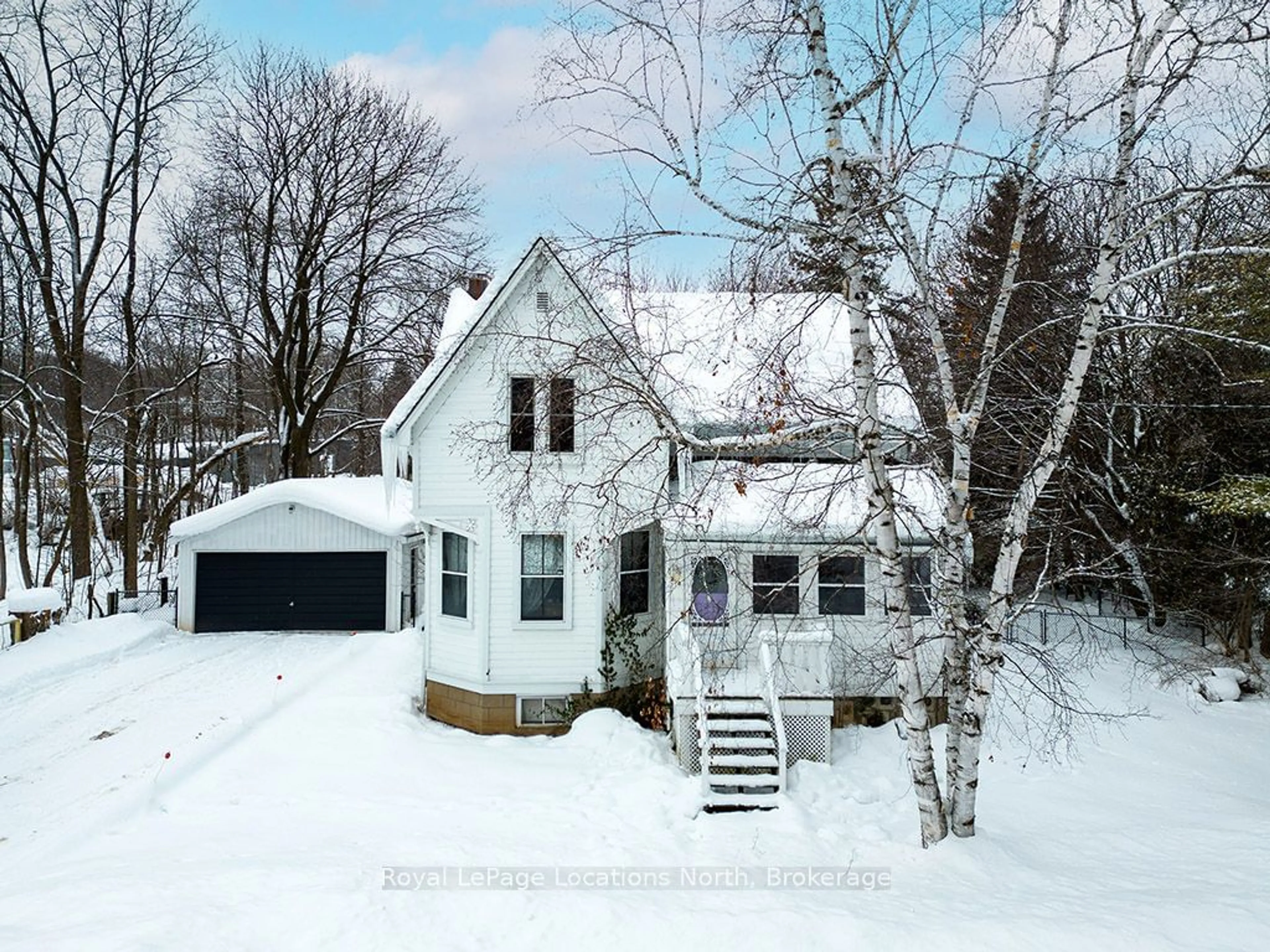 A pic from outside/outdoor area/front of a property/back of a property/a pic from drone, street for 250 Denmark St, Meaford Ontario N4L 1C2