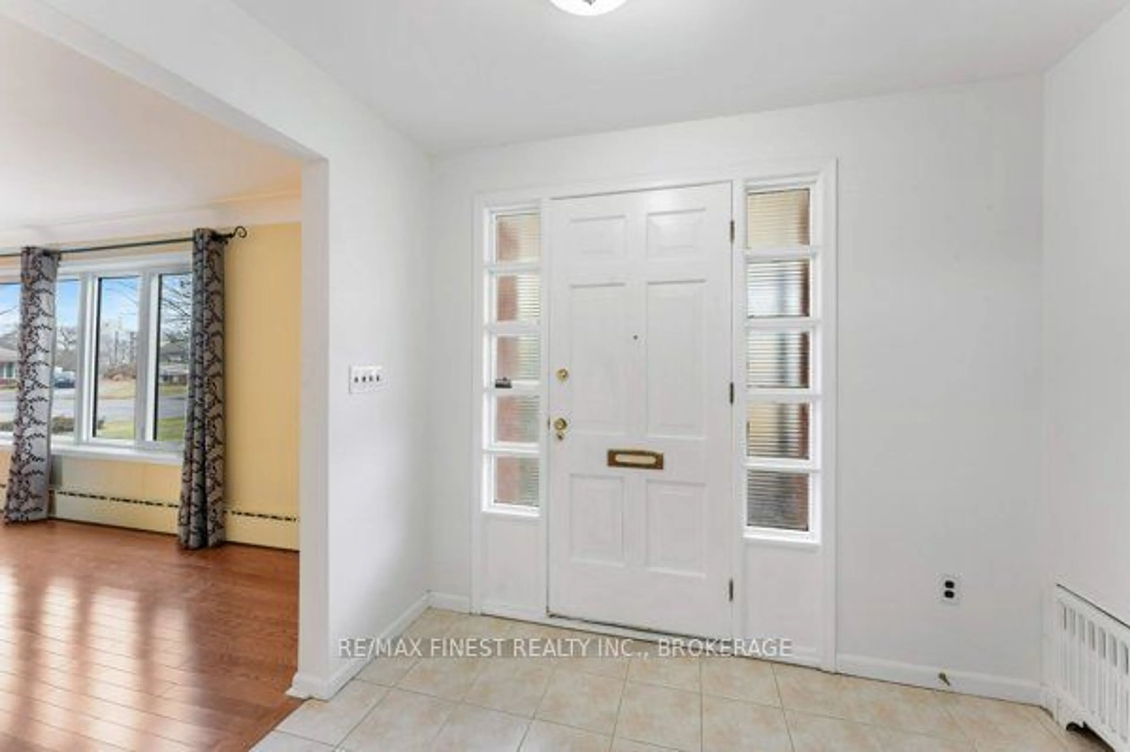 Indoor entryway for 14 Machar Pl, Kingston Ontario K7M 1L6