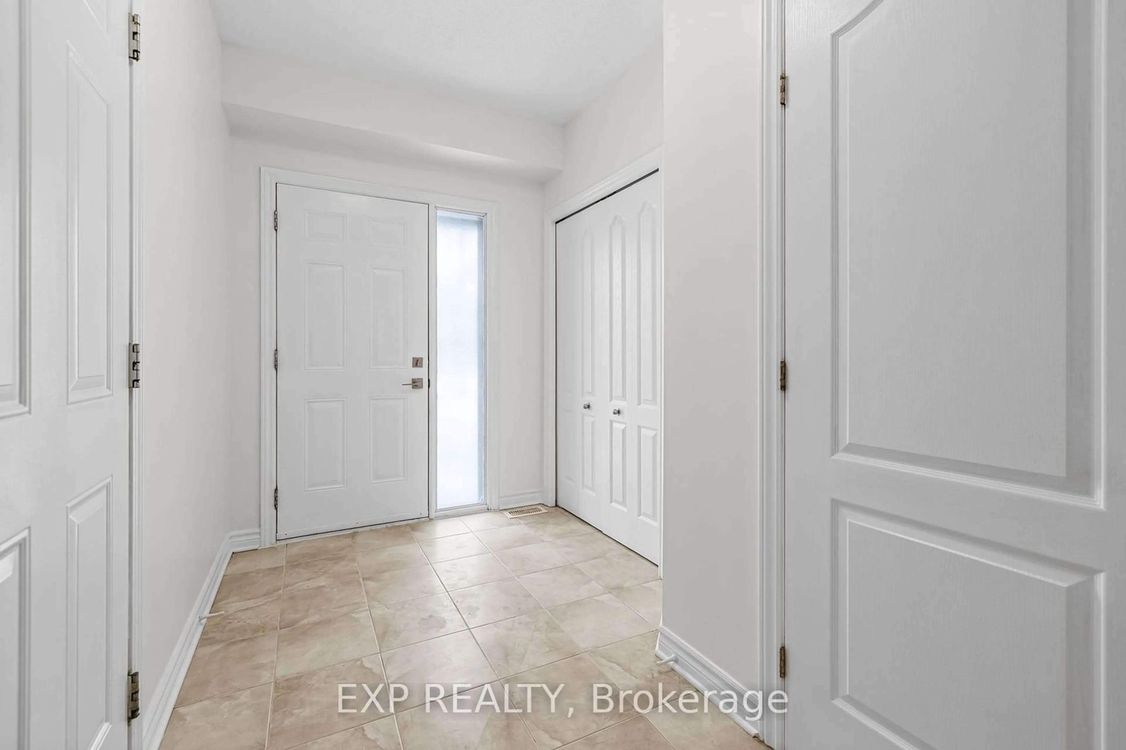 Indoor entryway for 780 White Alder Ave, Blossom Park - Airport and Area Ontario K1T 0G2