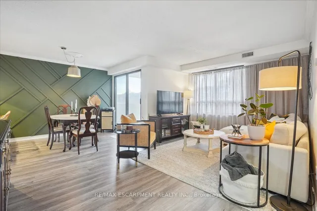Additional property image - 432 Main St Unit 504