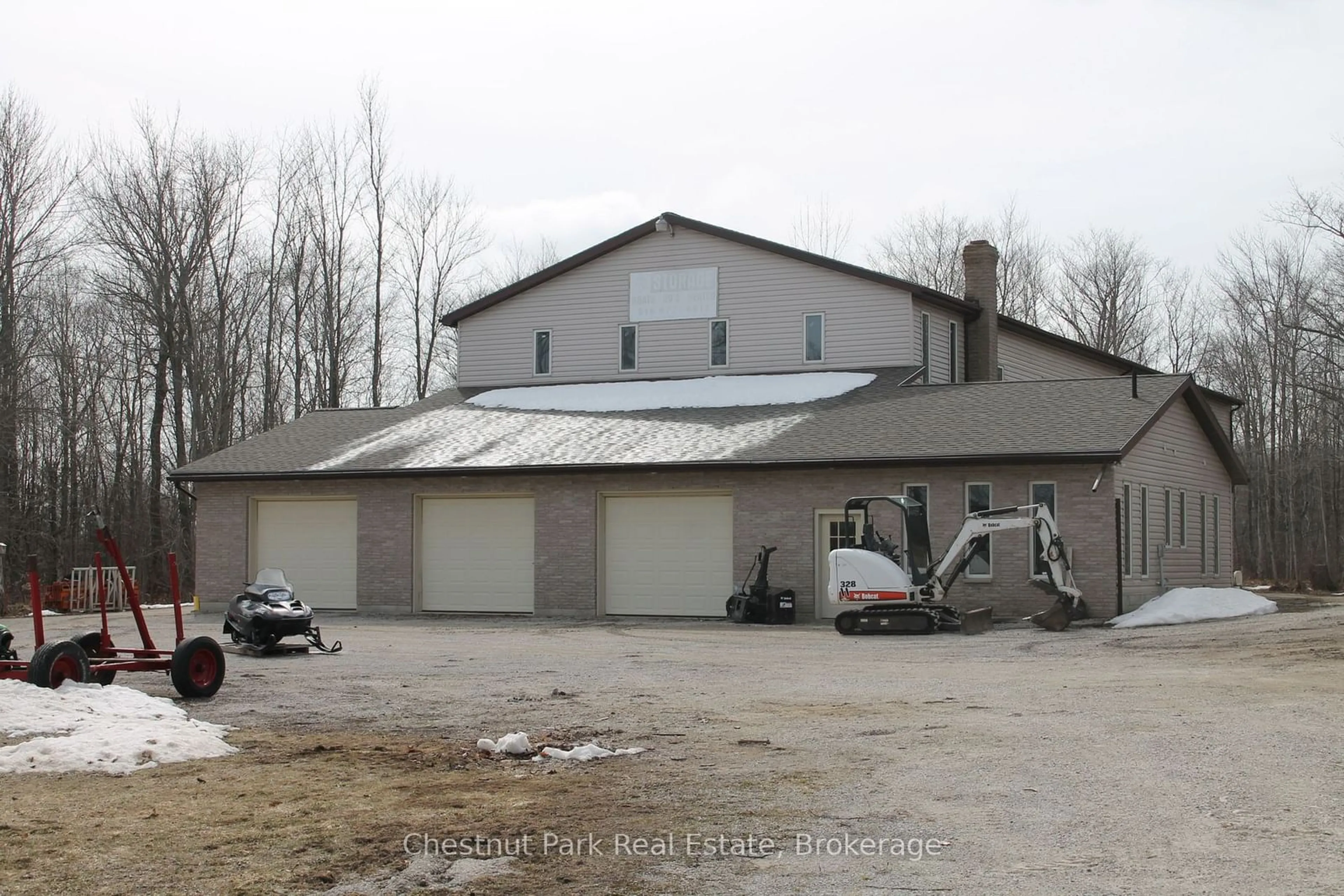 Indoor garage for 117 East Rd, Northern Bruce Peninsula Ontario N0H 1W0