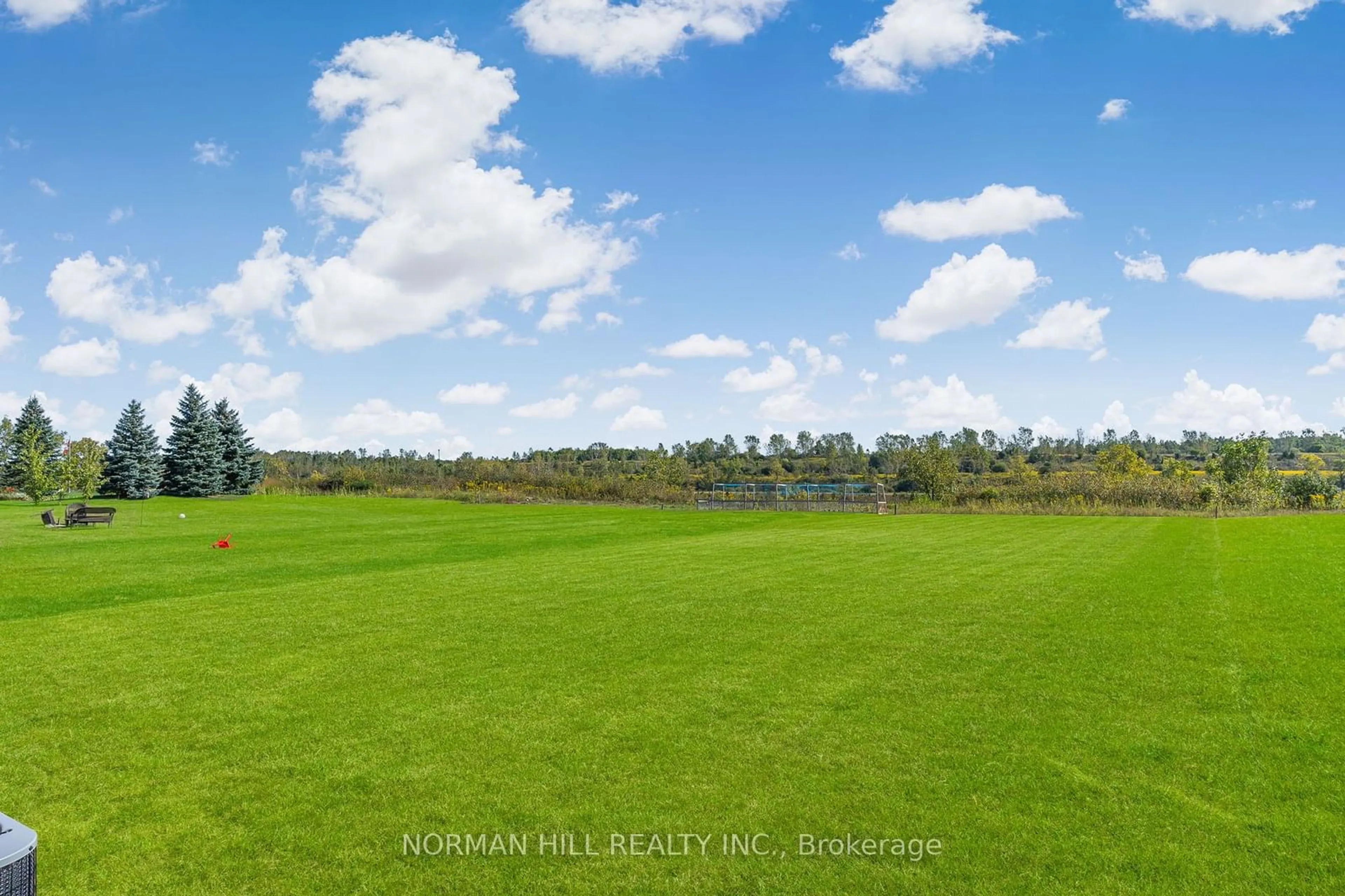 A pic from outside/outdoor area/front of a property/back of a property/a pic from drone, mountain view for 704 Daimler Pkwy, Welland Ontario L3B 0H2