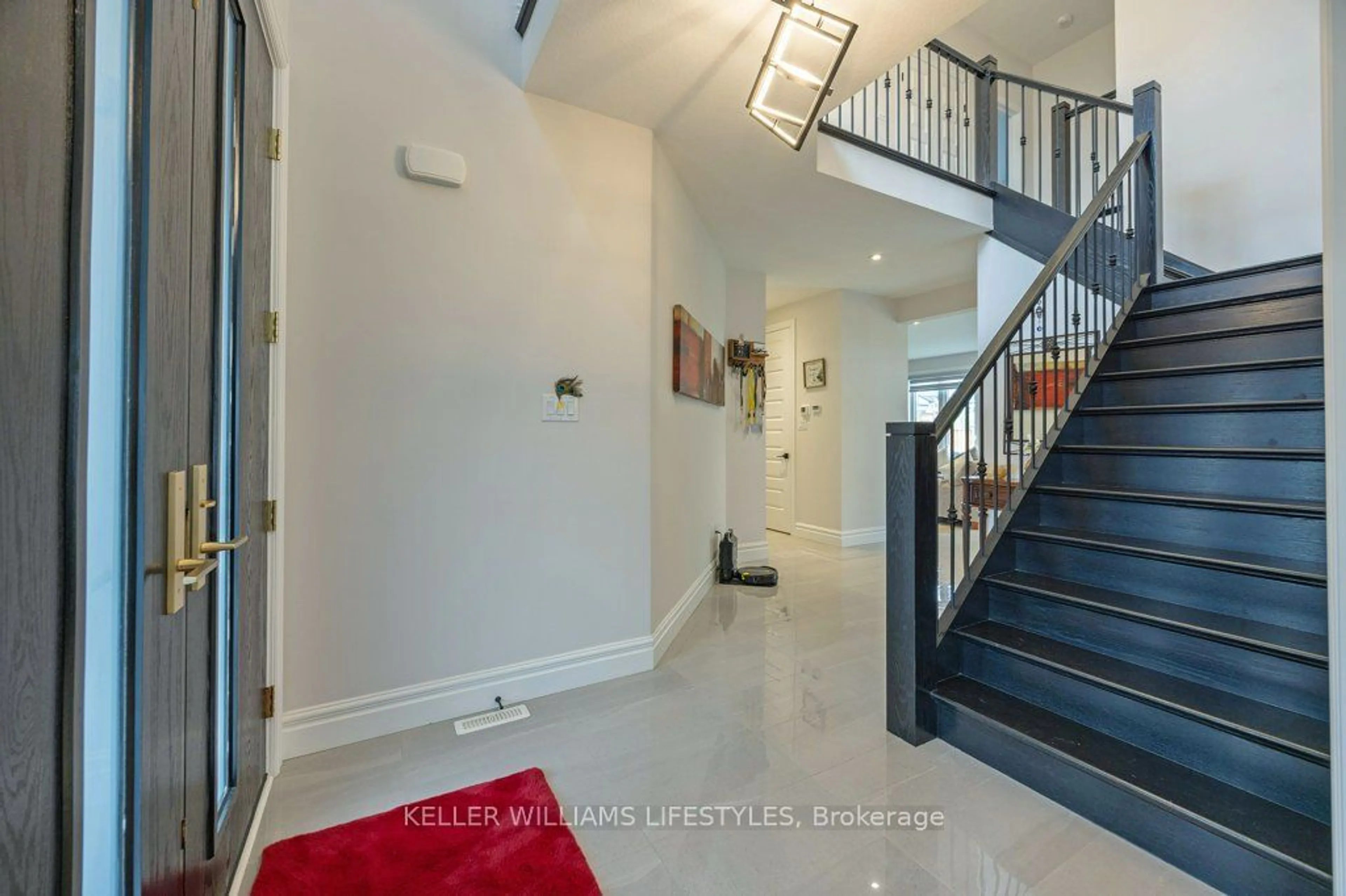 Indoor foyer for 1879 Boardwalk Way, London Ontario N6K 0J3