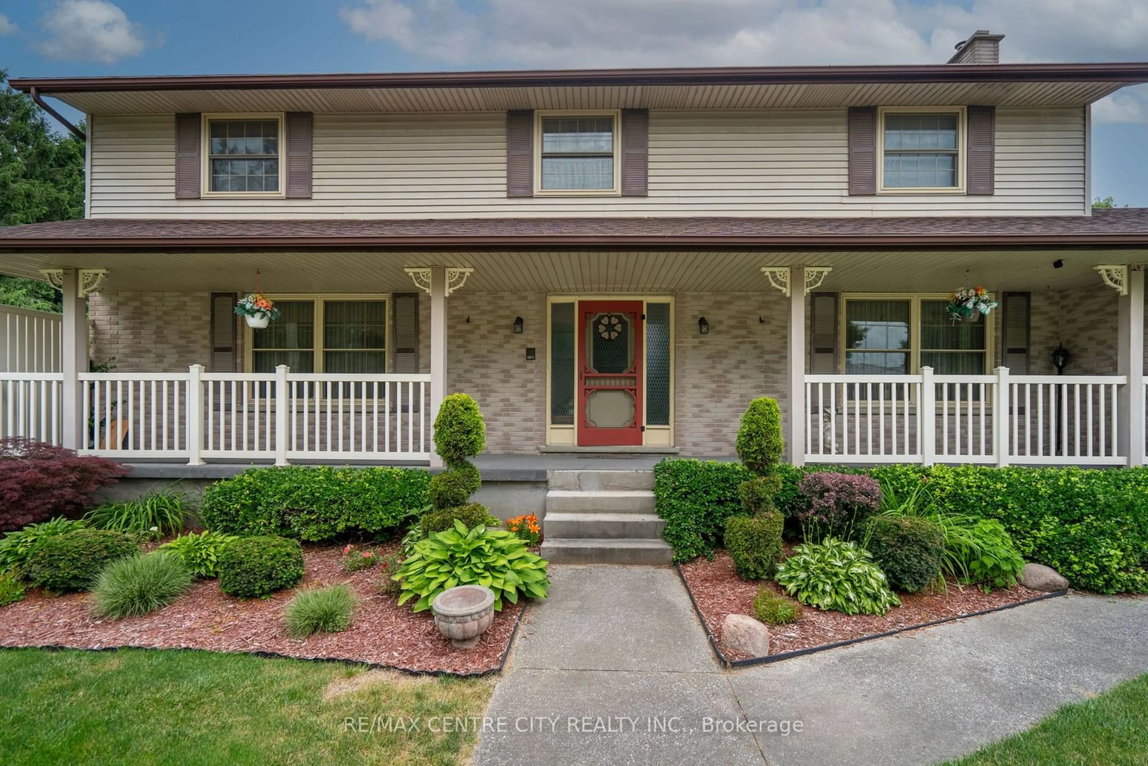 Home with vinyl exterior material, street for 410 Beattie St, Strathroy-Caradoc Ontario N7G 2X6