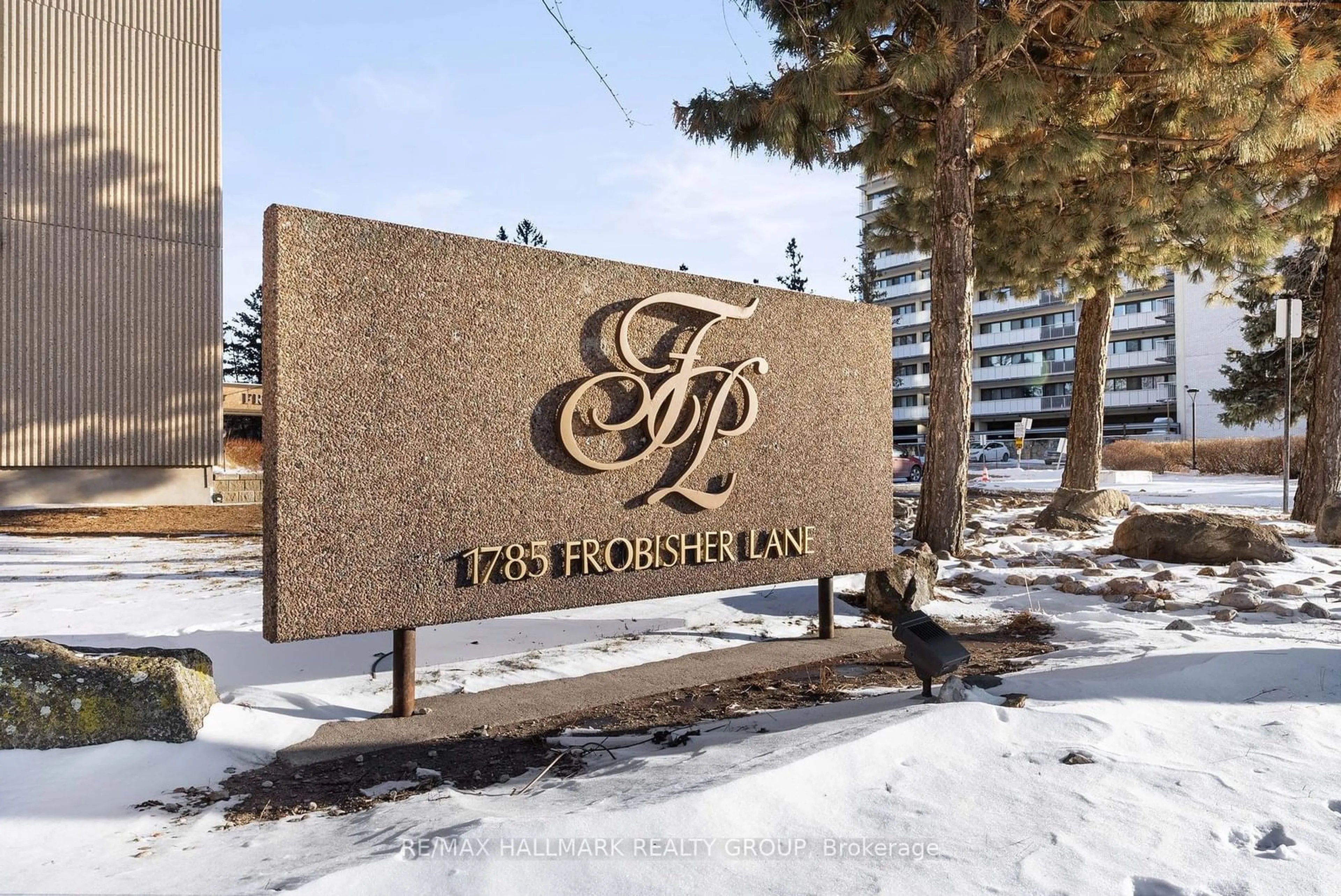 Indoor foyer for 1785 FROBISHER Lane #2008, Alta Vista and Area Ontario K1G 3T7